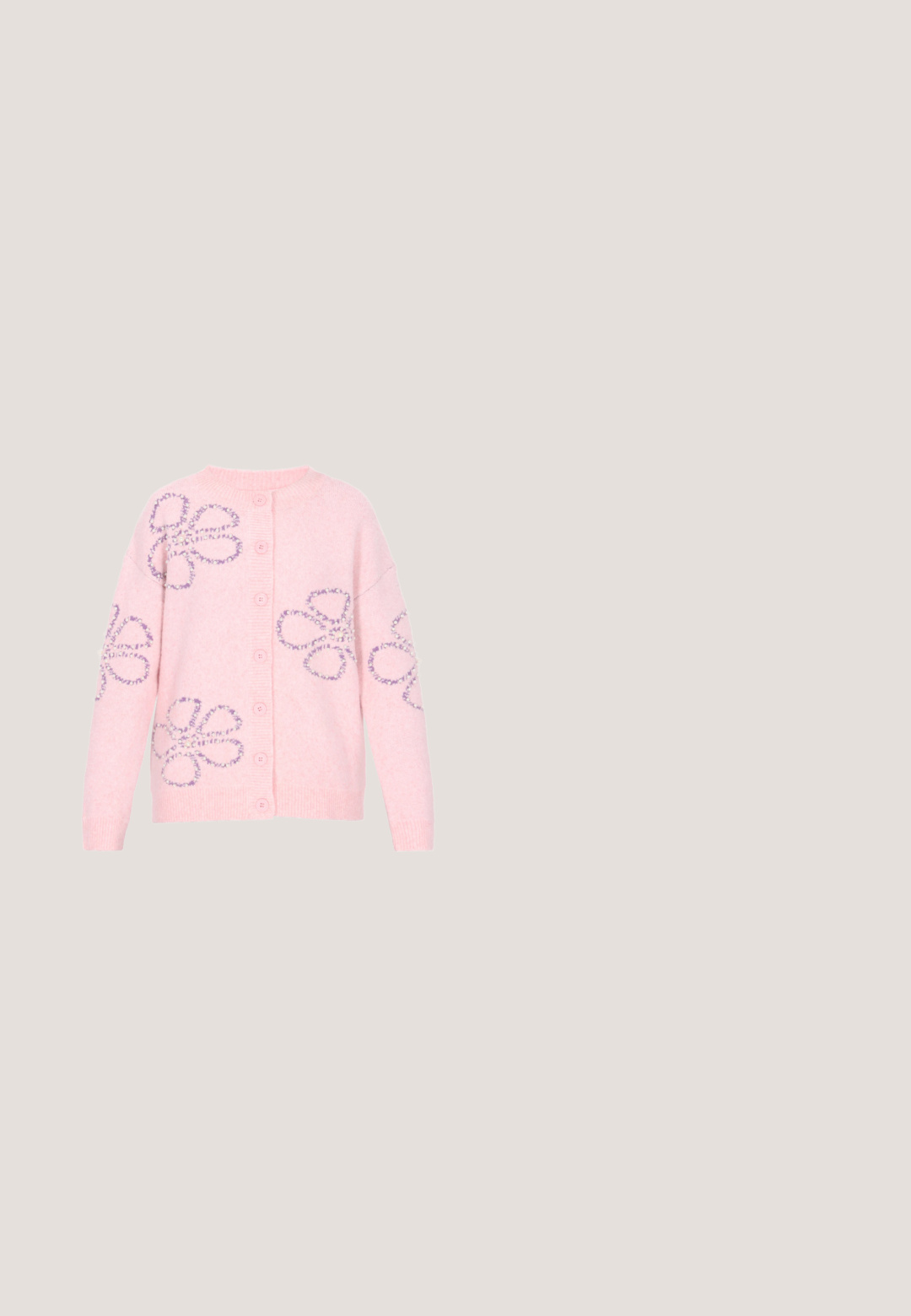 Cárdigan rosa de botones con mangas largas, decorado con grandes patrones de flores de cuentas moradas y blancas en el frente y las mangas.; Vestido maxi azul cielo con volantes en capas, tirantes ajustables y una silueta fluida. Está hecho de una tela ligera con una textura suave.; Bailarina plana de ante azul claro con tiras de cordones que se envuelven alrededor del tobillo y un pequeño lazo en la punta.; Bolso de cuero rosa redondo con texto en relieve y diseño de corazón, que cuenta con una correa desmontable y una textura suave.; Guantes de punto color crema con patrón de cable y puños acanalados, con un pequeño logo azul marino bordado en la muñeca.; Accesorio para el cabello de color rosa y brillante con forma de gran lazo, con una textura suave y una delgada correa para asegurarlo en su lugar.