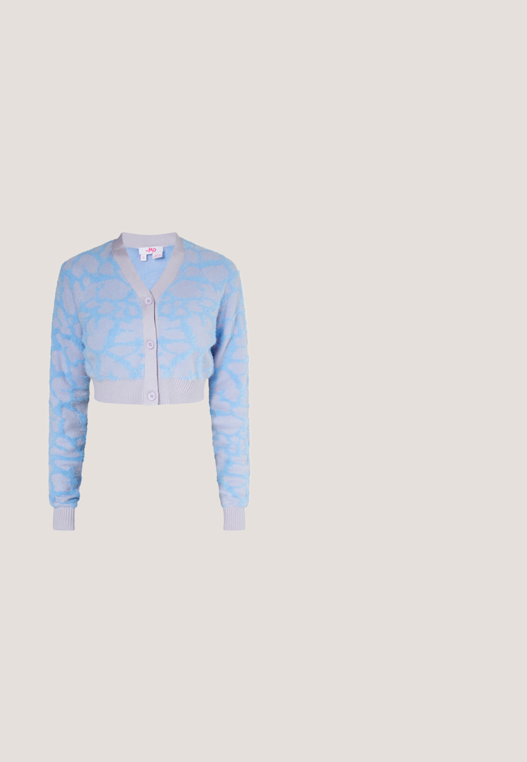 Lichtpaarse cropped cardigan met blauw bloemmotief in reliëf, drie knopen aan de voorkant, geribde manchetten en tailleband.; Even&Odd by Zalando Top - sky blue; Lichtblauwe rok met een geplooide tailleband en een lichte uitlopende vorm, gemaakt van zachte, lichte stof voor dagelijks gebruik.; Witte plateau schoenen met een ronde neus, gespsluiting en ronde studs. Getextureerde zool met een lichte hak en decoratieve hardware-details.; Lichtblauwe leren handtas met een gestructureerde vorm, voorzien van een klep sluiting, bovenhandgreep en een reliëflogo aan de voorkant.; Lichtblauwe stofkraag met witte stippen, ruches en een strik aan de voorkant, ontworpen als een decoratief neksieraad.