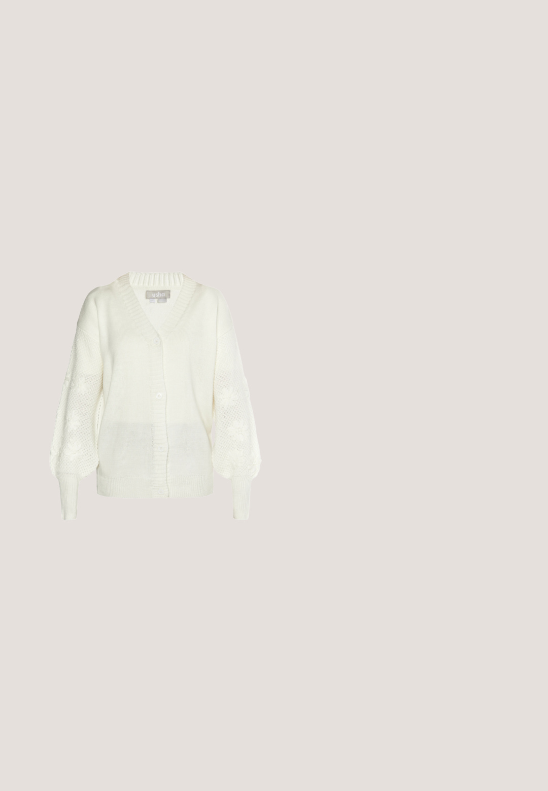 Witte gebreide cardigan met een v-hals, knoopsluiting en getextureerde pofmouwen met bloemmotieven. Zacht, lichtgewicht stof.; Geborduurd jurk met een rimpelige off-shoulder halslijn. Beige stof versierd met roze en blauwe bloemenpatronen, met een vloeiende rok.; Beige leren slingback pump met puntige neus, dunne bandjes en een halflage gebogen hak op een witte achtergrond.; Vierkante sjaal met roze midden, blauwe rand en oranje-wit bloemenpatroon op takken.; Rechthoekige beige geweven clutch met crèmekleurige lederen riem en goudkleurige rechthoekige sluiting, voorzien van een dunne gouden ketting als schouderriem.; Witte parelketting met gelijkmatig gevormde ronde parels met een gladde textuur, aan elkaar geregen om een klassiek ontwerp te vormen.
