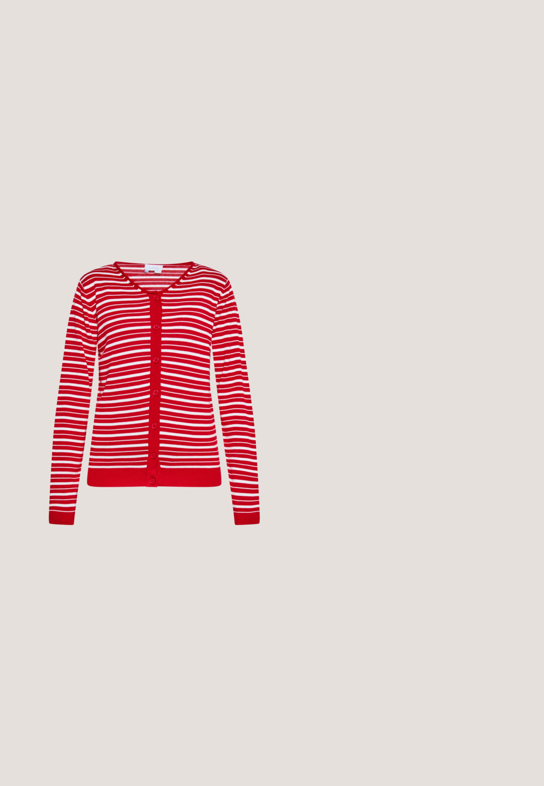 Rot-weißer, gestreifter Cardigan mit langen Ärmeln, Knopfverschluss vorne, gerippten Bündchen und Saum. Hergestellt aus weichem, dehnbarem Material.; Weißes Baumwoll-T-Shirt mit kurzen Ärmeln, das drei kleine rosa Herzmotive auf der Brust aufgestickt hat. Einfaches, lässiges Design.; My Essential Wardrobe MWKARO 144 MID XWIDE - Wide Leg - medium blue wash; Weißer Plateau-Sneaker mit dicker Sohle, weißen Schnürsenkeln und hellrosa Akzent in der Nähe der Ferse, von der Außenseite gezeigt.; Beige gewebte Bucket-Tasche mit langem Riemen, Stoffzugbandverschluss und rundem, geprägtem Lederlogo-Patch mit der Aufschrift "Hispanitas" auf der Vorderseite.; Goldene Creolen mit einem schmalen, glatten Design, das eine kreisförmige Form und eine polierte Oberfläche aufweist. Haken für eine sichere Befestigung.