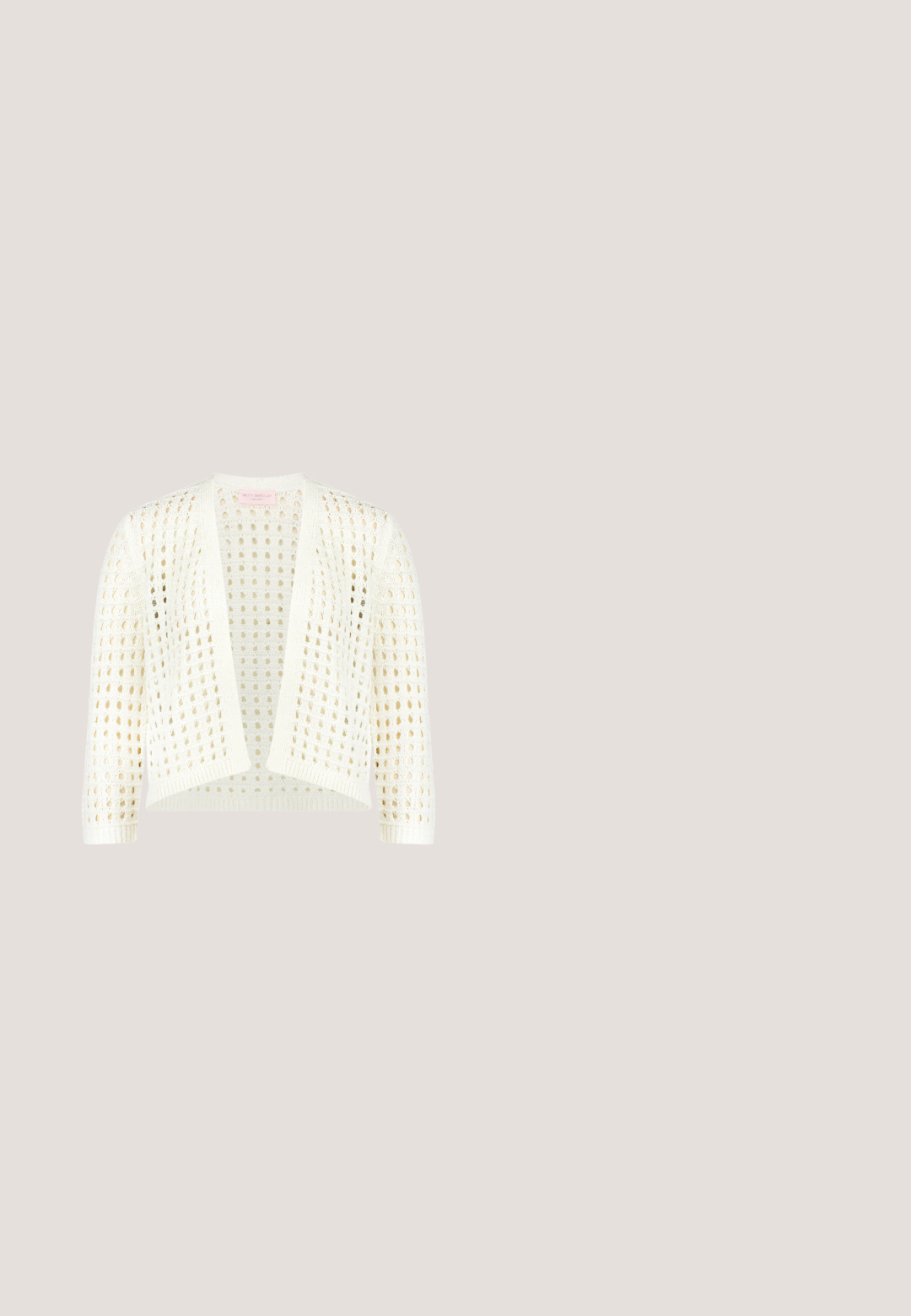 Hvid åben strikket cardigan med trekvartærmer og et firkantet hulmønster over det hele.; Hvid satin camisole med tynde stropper og blomsterblonde langs den firkantede udskæring.; Plisseret midi-nederdel i lysegrønt stof med en blød tekstur. Elastisk talje, flydende design og subtil glans over det hele.; Mørkeblå ruskinds ballet flade med rund tå og knyttet detalje på tåen. Lav, fleksibel sål for komfort. Simpel og strømlinet design.; Hvid rektangulær clutch med blåt blomsterprint og perlebehandlet håndtag med guldfarvet hardware og lås.; En række af glinsende hvide perler, hvor hver enkelt er rund og ens i størrelse, med en glat overflade og en subtil glans, forbundet af en tynd snor.