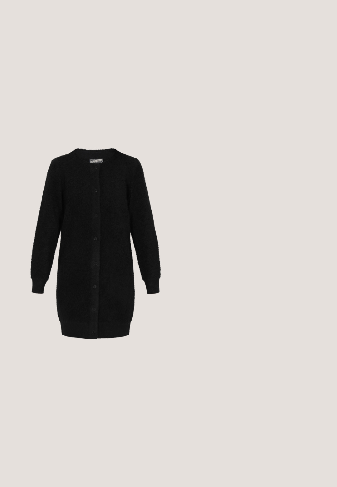 Long cardigan noir en peluche avec encolure ronde, manches longues et fermeture à boutons sur le devant.; T-shirt beige à manches courtes avec col rond, coupe décontractée et design simple, présenté sur fond blanc.; Femme portant un pantalon skinny noir taille haute, une chemise courte marron foncé boutonnée, et des escarpins marron à bout pointu.; Bottes noires à chevilles en daim avec un bout rond, doublure intérieure douce, un léger talon surélevé et un logo décoratif sur le côté.; Sac fourre-tout en cuir noir avec une finition brillante, deux poignées pour l'épaule et une forme rectangulaire spacieuse. Texture lisse, sans matériel ou accents visibles.; Collier choker en maille argentée avec un design élégant et flexible. Comprend un fermoir mousqueton et une chaîne d'extension pour un ajustement de la longueur.