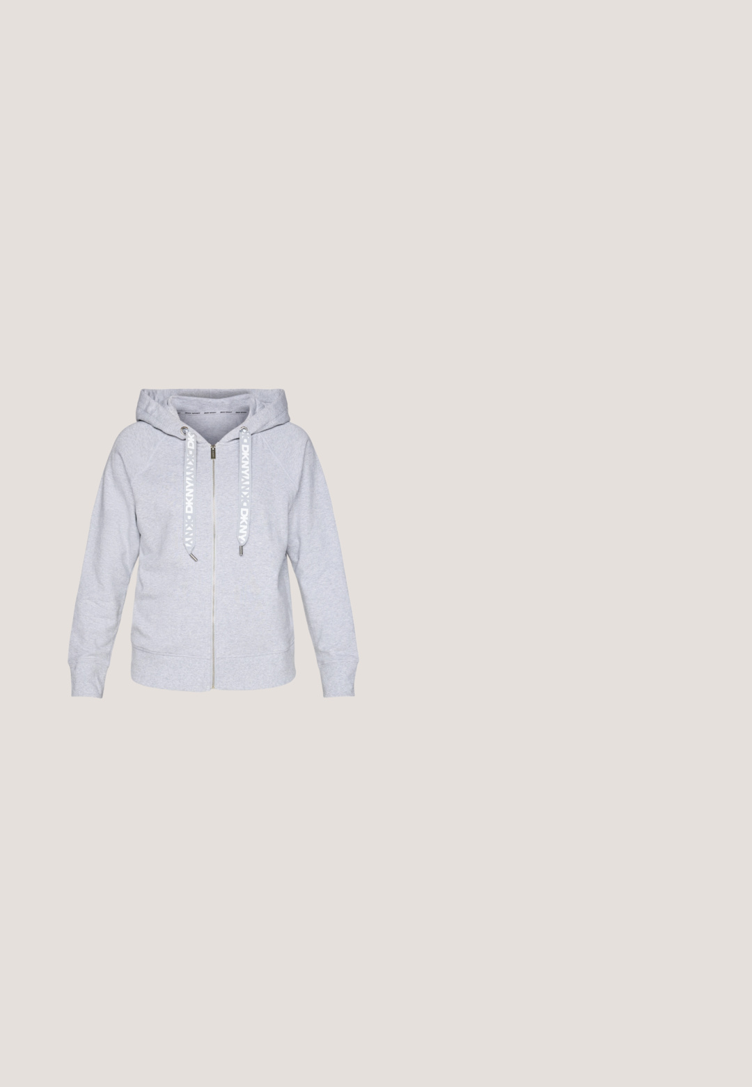 Heledane hallide zip-up kapuutsviit, mis on valmistatud pehmest materjalist, sisaldab tõmblukuga eesosa, reguleeritavat kapuutsit ning soonikkootud mansette. DKNV bränding tõmblukudes.; Valge lühikeste varrukatega puuvillane t-särk, millel on esiküljel halli tekstiga logo, ümar kaelus ja klassikaline lõige.; Heled roosa elastse vöödiga dressipüksid, millel on kitsenevad jalad ja kogutud elastsed mansetid pahkluude piirkonnas, ühtlasel taustal.; Beige ja kuldse värvusega tennisetossud, millel on tekstuuriga kangast ülaserv, nahast detailid ja valge kummist tald. Omab paelu ja logodeat näha külgedel.; Beežist nahast õlakott perforatsioonimustriga ja reljeefse logoga, millel on lai kangas rihm brändi nimega.; Kuldse tooniga rõngaskõrvarõngad, millel on sile ja läikiv viimistlus. Ümar, piklik kuju lisab kaasaegset elegantsi. Mõõtmed pole määratletud.