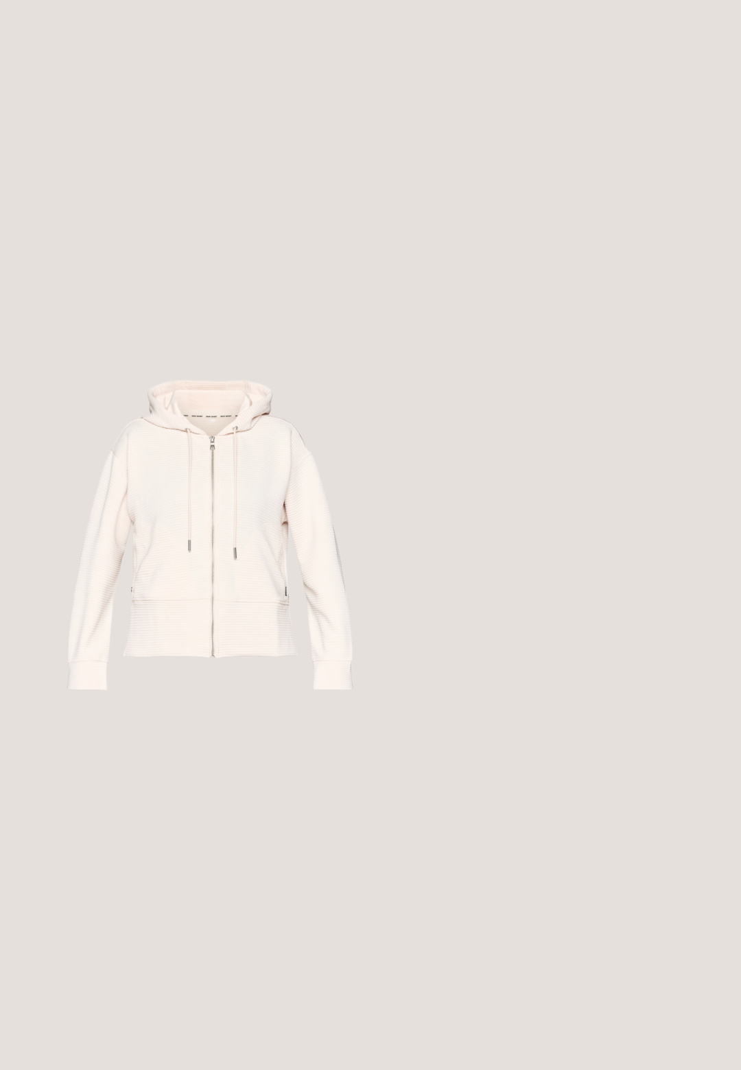 Lichtroze hoodie met rits, subtiele ribbelstructuur, verstelbare koordjes en zijzakken. Zachte stof, relaxte pasvorm en capuchonontwerp.; Geel sport tanktop gemaakt van ademend materiaal. Voorzien van een ronde halslijn, mouwloos ontwerp en subtiele textuur. Merkgrootte zichtbaar.; Zwarte leggings van rekbaar materiaal met een hoge tailleband, voorzien van reflecterende accenten bij de enkels en een gladde textuur.; Zwarte sportieve schoenen met een bovenwerk van mesh, lichtroze accenten en een dikke foamzool. Kenmerken zijn onder andere veters en een merkiem op de zijkant.; Beige Nike tote tas met groot wit swoosh-logo en lange zwarte schouderbanden, voorvak met rits, rechtopstaand tegen een effen achtergrond.; Zwarte gewatteerde wanten met elastische manchetten, voorzien van een gladde buitenkant en een geribbelde gebreide binnenvoering voor warmte en comfort.