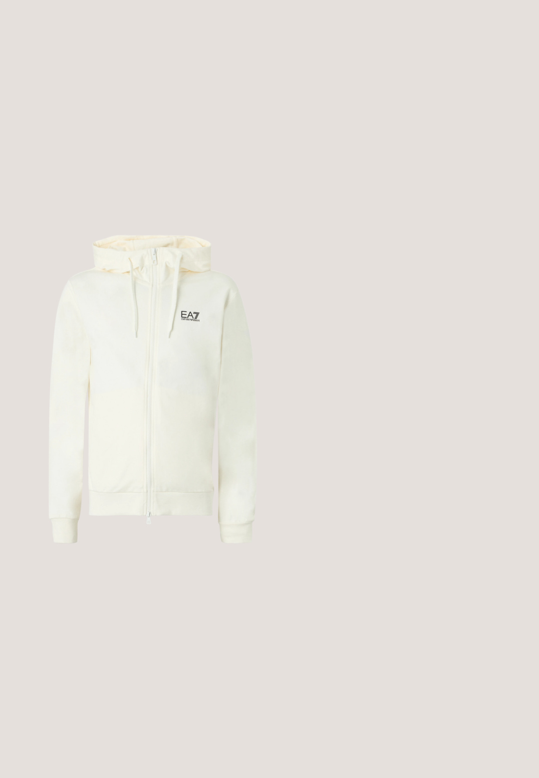 Sweat à capuche blanc zippé avec cordon de serrage, poignets et ourlet côtelés. Présente un logo EA7 noir sur le côté supérieur gauche. Texture lisse.; Débardeur blanc sans manches en coton, avec un logo noir EA7 sur la poitrine et un col rond. Texture lisse, design décontracté.; Pantalon de survêtement noir avec une taille élastique, des jambes fuselées et un petit logo blanc en haut à gauche. Texture lisse et design simple.; Baskets en cuir noir avec une finition lisse, bout arrondi, fermeture à lacets, col rembourré et accents latéraux texturés. Détail du logo subtil visible.; Lunettes de soleil rectangulaires noires avec des verres foncés et un logo discret sur la branche, présentées sur un fond clair uni.; Sac bandoulière carré noir avec fermeture éclair, poche avant et sangle réglable avec nom de marque embossé.