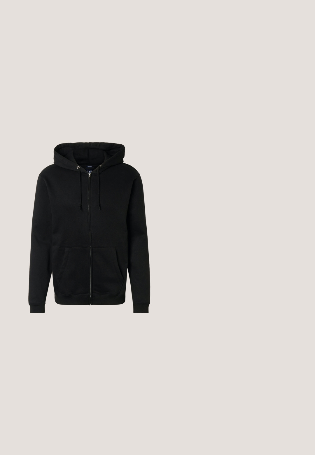 Schwarzer Kapuzenpullover mit Reißverschluss, Fronttaschen und verstellbarer Kordelzugkapuze, auf weißem Hintergrund dargestellt.; Schwarzes ärmelloses, geripptes Tanktop mit rundem Ausschnitt, flach auf hellgrauem Hintergrund dargestellt.; Schwarze Jeans aus Denim mit normaler Passform, ausgestattet mit einem Reißverschluss, Knopfverschluss und fünf Taschen. Glatte Textur und klassisches Design.; Weiße Leder-Sneaker mit einem marineblauen Lederakzent an der Ferse, runder Zehenpartie, flacher Gummisohle und Schnürung mit sechs Ösen.; Schwarze rechteckige Umhängetasche mit vorderer Reißverschlusstasche, verstellbarem Riemen und silberner rechteckiger Logo-Plakette auf einfarbigem Hintergrund.; Schwarze Gummikettenglieder kombiniert mit silbernen Metallketten, ausgestattet mit einem Verschluss, entworfen in einem abwechselnden Muster.