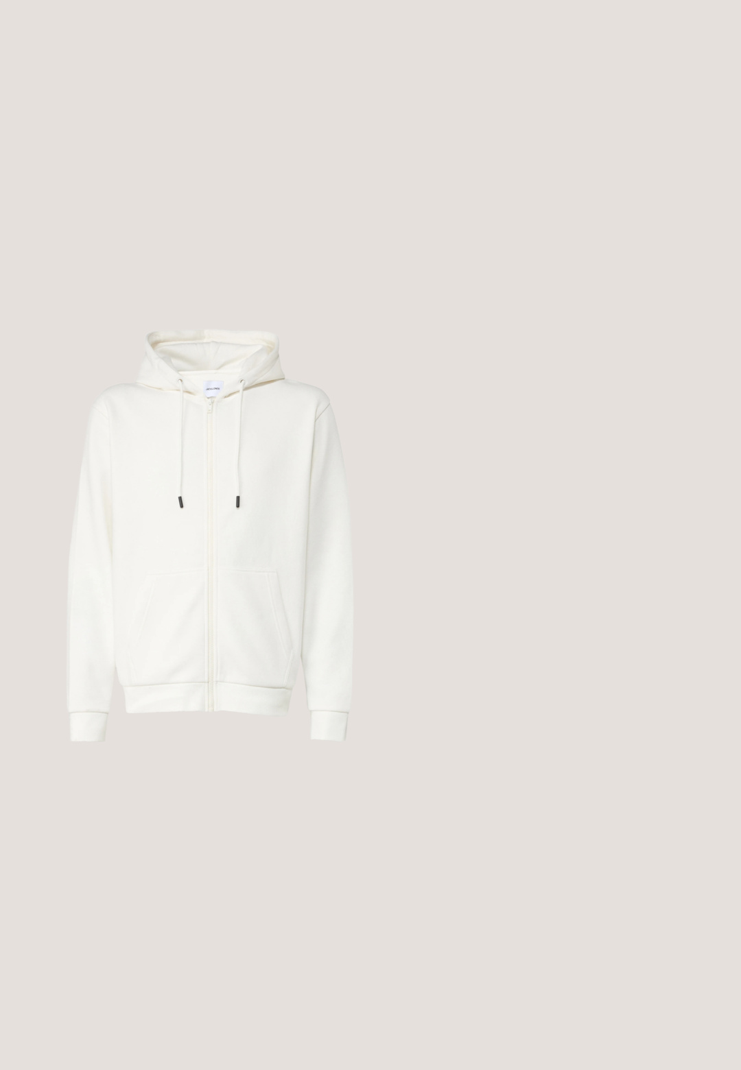Witte zip-up hoodie gemaakt van zachte stof, met een voorzak, trekkoorden en ribgebreide manchetten. Gladde textuur met een minimalistisch ontwerp.; Witte katoenen tanktop met een ronde hals, brede schouderbanden en minimale branding binnen de kraag. Zachte textuur, casual pasvorm.; Lichtblauwe high-waisted recht gesneden jeans met een voorste knoop, ritssluiting, riemlussen en een vijf-pocket ontwerp op een witte achtergrond.; Witte sneaker met zwarte en grijze accenten, voorzien van een grijze neus met textuur, zwarte rubberen zool en platte witte veters. Schoon ontwerp, minimalistische stijl.; Kleine beige crossbodytas met een voorvak met ritssluiting, metalen ALDO-logo, verstelbare brede band en afgeronde rechthoekige vorm op een witte achtergrond.; Zilveren metalen kettinghalsband met verweven schakels, een gladde textuur en een verstelbare sluiting voor het aanpassen van de lengte.