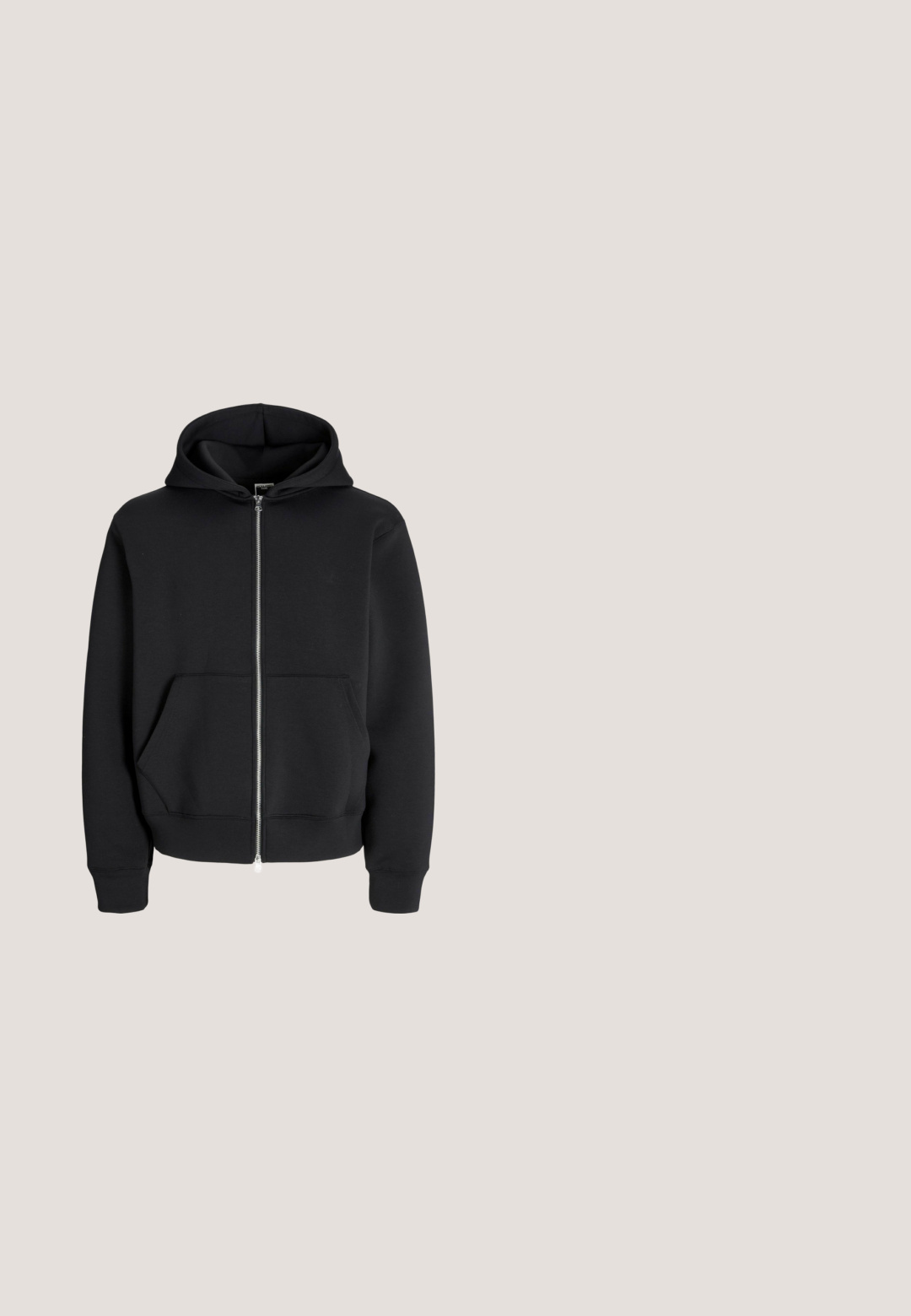 Haut à capuche zippé noir en mélange de coton, doté d'une capuche avec cordon de serrage, de poches avant et de poignets côtelés. Texture lisse avec zip argenté.; Veste noire sans manches avec fermeture éclair à l'avant, deux grandes poches à rabat avec boutons, une poche zippée et une petite étiquette logo à l'ourlet.; Urban Classics OVERSIZED SHAPED DOUBLE LAYER LS TEE - T-shirt à manches longues - black/black; Pantalon cargo large noir avec poches avant, poches à rabat sur les cuisses, passants de ceinture et taille à cordon, posé à plat sur un fond blanc.; Chaussures de sport noires en matériau synthétique. Dotées d'un col rembourré, d'un embout rond, d'une semelle extérieure robuste avec traction, et d'un détail avec le logo de la marque.; Sac bandoulière noir Calvin Klein avec bandoulière ajustable, poche avant zippée et motif logo discret sur un fond uni.