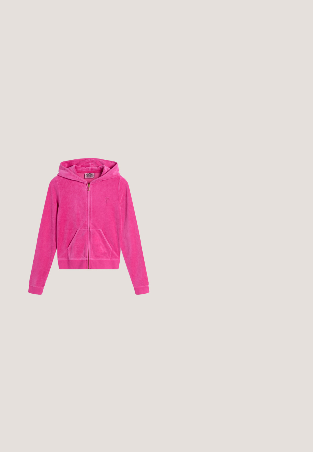 Sweat à capuche zippé rose vif avec poches avant et capuche, en tissu velours doux.; T-shirt en coton rose à manches courtes, arborant le mot "Juicy" en strass sur la poitrine. Encolure ronde classique et coupe ajustée.; Pantalons de survêtement en velours noir à la texture douce, dotés d'une taille élastique avec cordons de serrage et de deux poches latérales. Détail de logo discret présent.; Baskets beiges chunky avec des mailles et des accents bruns, arborant des touches orange et une semelle texturée. Portées avec un pantalon rose, offrant un look décontracté.; Juicy Couture IRIS PATCH MEDIUM SHOPPING - Sac à main - pink/summer green; Boucles d'oreilles créoles en or de forme arrondie, ornées d'accents en pierre rose et d'une surface texturée, maintenues par une fermeture à tige et papillon.