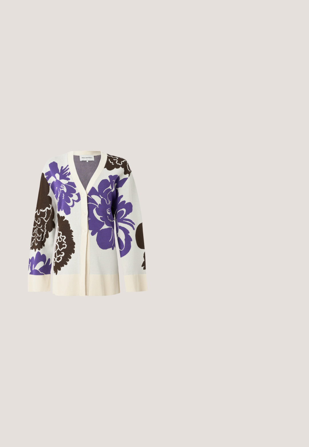 Marimekko LUMOAVA PIONI - Neuletakki - light beige/brown/violet; Valkoinen puuvillainen t-paita lyhyillä hihoilla, jossa on sininen hummerigrafiikka ja kaarevassa asettelussa teksti "MYKONOS BEACH".; Farkkushortsit vaalean sinisenä, joissa on raaka reuna, viisi taskua ja messinkinen nappisuljenta. Sileä pinta, jossa on leggero haalistumista.; Keltaiset nahkaiset balettikengät, joissa on pyöreä kärki, ohut nilkkaremmi ja musta kumipohja. Sujuva pinta ja minimaalinen muotoilun yksityiskohtia.; Sivuosa laukku, jossa on vaaleancreme ja keltaraidallinen kuvio, valkoisilla kantohihnoilla. Sisältää kolmiomaisen logon ja teksturoidun kudotun kuvion.; Kultaiset sydämenmuotoiset korvakorut, joissa on sileä pinta ja pienen kirkkaan kiven reunakoriste yhdellä reunalla. Korvakoruissa on kaiverrettu "GUESS"-brändi.