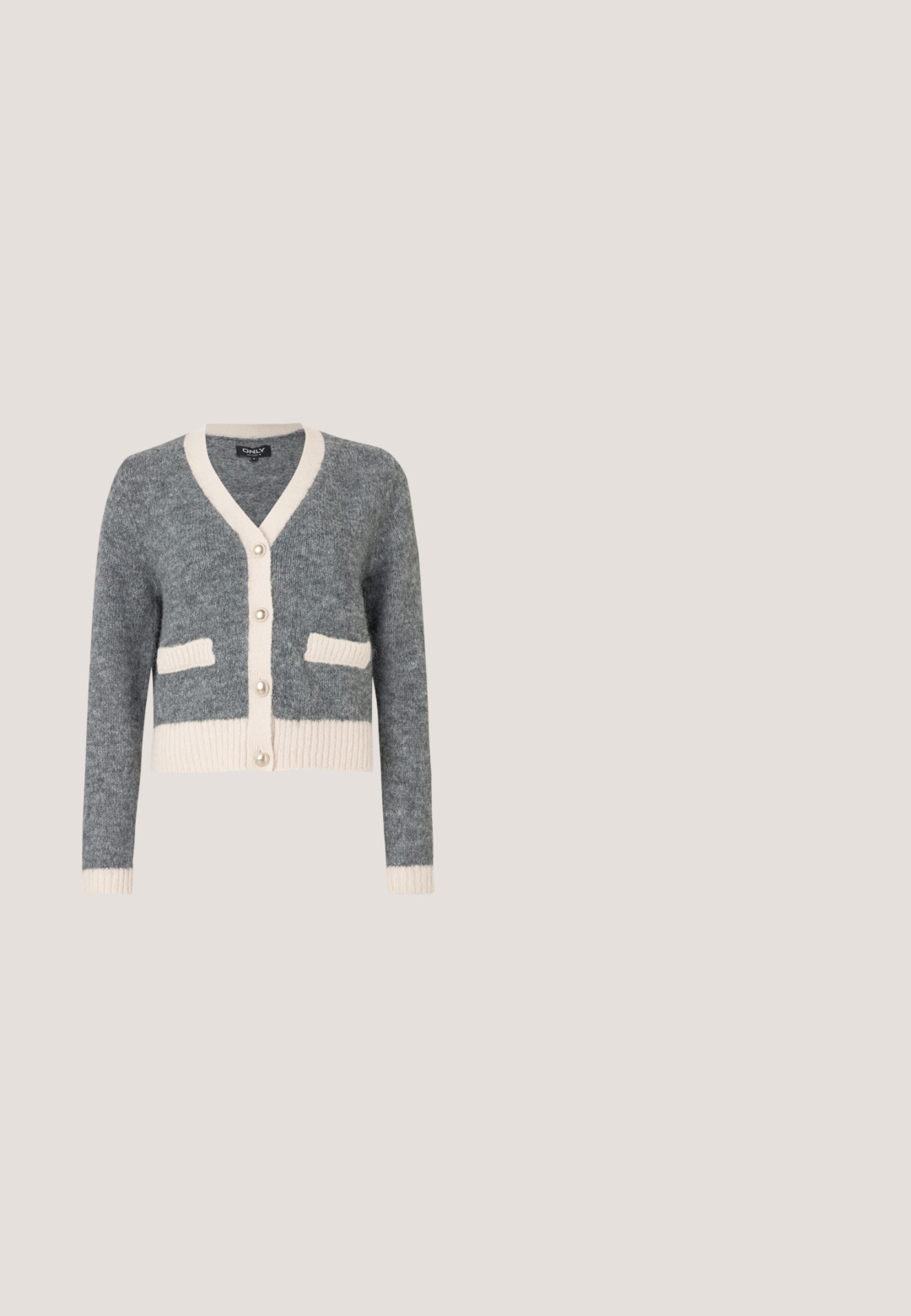 Cardigan en tricot gris avec un col en V, accents beiges, ourlet côtelé et deux poches sur le devant. Présente de grands boutons ressemblant à des perles.; T-shirt courte à manches courtes, blanche, avec un col rond, présentée sur un fond neutre et lumineux.; Vero Moda Wide-leg VMTESSA High rise - Pantalon classique - chocolate torte; Chaussure Mary Jane en cuir verni noir avec un talon épais, un bout rond et une sangle ornée d'une boucle en forme de cœur.; Sac hobo en cuir vert au design décontracté, avec une poignée incurvée et une texture lisse. Ne contient aucun matériel ou accent visible.; Boucles d’oreilles créoles en forme d’étoile argentée avec une finition lisse et polie sur un fond blanc uni.