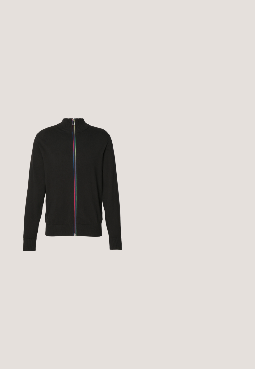 PS Paul Smith ZIP THRU - Sweatjakke - blacks; Hvid bomulds t-shirt med rund hals, korte ærmer og lige kant. Har et lille mærke på den venstre sidesøm.; Sorte formelle bukser med plisseringer, bæltestropper og knaplukning ved taljen, vist mod en ensfarvet lys baggrund.; Sorte lædersneakers med en glat finish, der har en hvid gummisål, snøreføring og minimalistiske designaccenter.; Solbriller med sorte stel, rektangulære orangefarvede linser og tynde metalstel, der hviler på en hvid overflade.; Sort lærredstaske med to håndtag, forlomma og "LES DEUX" broderet i blåt på forlommen.