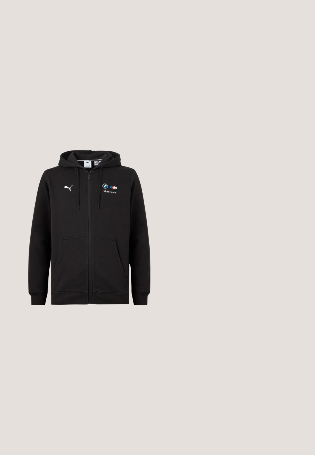 Sweat à capuche noir à fermeture éclair intégrale avec capuche et poches avant, présentant le logo Puma blanc et les logos BMW M Motorsport sur la poitrine.; Gilet en polaire noir avec un col haut, deux poches avant et une fermeture éclair centrale. Présente un logo Puma blanc sur la poitrine gauche.; T-shirt noir à manches courtes avec petit logo Puma bleu clair sur la poitrine gauche, sur fond blanc.; Pantalon de sport noir avec un motif subtil, des bandes blanches sur les côtés, une taille élastique et un logo Puma blanc sur le haut de la cuisse.; Baskets en suède noir avec un profil bas. Présentent un design texturé, une semelle en caoutchouc noir et des accents du logo Puma en argent.; Lunettes de sport avec une monture noire, de grandes verres gris et un design enveloppant. Présente un pont nasal proéminent et des branches texturées.