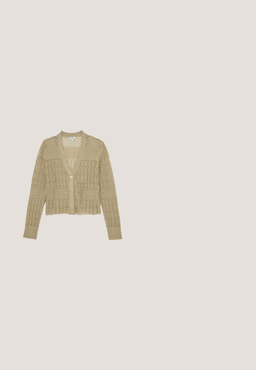Cardigan tricoté marron clair avec manches longues, col en V et trois boutons devant, présentant un motif ajouré texturé.; Sleeper CRUSOE MAXI DRESS  - Robe longue - coconut milk; Bottine en daim marron avec petit talon empilé, dessus perforé et détail de franges sur le côté.; Sac à bandoulière en cuir marron avec détails à franges superposées et sangle réglable, doté d'une fermeture éclair dorée sur le dessus.; Collier de perles turquoise et or avec des perles rondes en forme de disque et une chaîne réglable en or avec fermoir à l'extrémité.; Ceinture en cuir marron tressé avec boucle arrondie et ardillon doré, présentée enroulée sur un fond blanc.