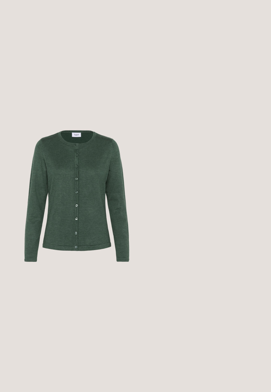 Dunkelgrüner, langärmeliger Cardigan mit rundem Ausschnitt und Knopfleiste, aus feinem Strickstoff gefertigt.; Olivegrünes, kurzärmeliges, geripptes Strick-T-Shirt für Damen mit rundem Ausschnitt und dezentem Markenzeichen nahe dem Saum.; Grüne Jogginghose aus weichem Stoff, mit elastischem Bund, Kordelzugverschluss und zwei Seitentaschen im Slim-Fit-Design.; Grüne Wildledersneaker mit einem weißen Herzdesign an der Seite, weißer strukturiertem Absatz und beiger Gummisohle. Mit weißen Schnürsenkeln und Nähten.; Miriade BEIRA - Umhängetasche - verde; Zarte Goldkette mit einem kleinen grünen vierblättrigen Kleeblatt-Anhänger und einem verstellbaren Verschluss mit einem winzigen Herzanhänger.