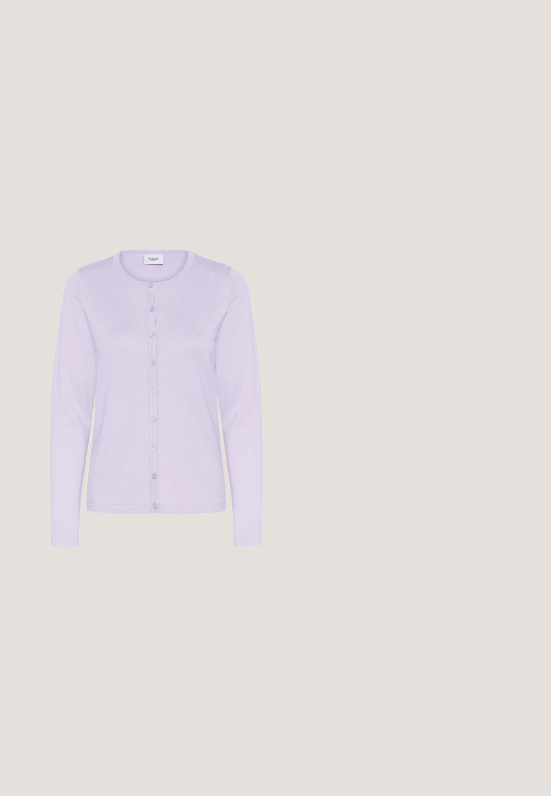 Lyse lilla cardigan med lange ærmer, rund halsudskæring og knaplukning foran, strikket stof og et lille Saint-mærke indeni kraven.; Lilla ærmeløs strikket sweatervest med rund hals og Saint-mærke ved halsudskæringen, vist på hvid baggrund.; Lyse lavendelshorts lavet af blødt stof med elastisk talje og afslappet pasform, der har et simpelt, udekoreret design.; Lilla sneaker med en tekstureret overdel, kontrasterende grønt logo, hvide detaljer og en brun gummisål. Har afrundet tå og snørebånd.; Lilla faux læder crossover taske med guldfarvet hardware, forlommer og knyttet stropdetalje. Glat tekstur og rektangulær form.; Guld kædearmbånd med en lila ballonhund charm. Har et delikat leddesign og en lille klipslås med forlængerkæde.