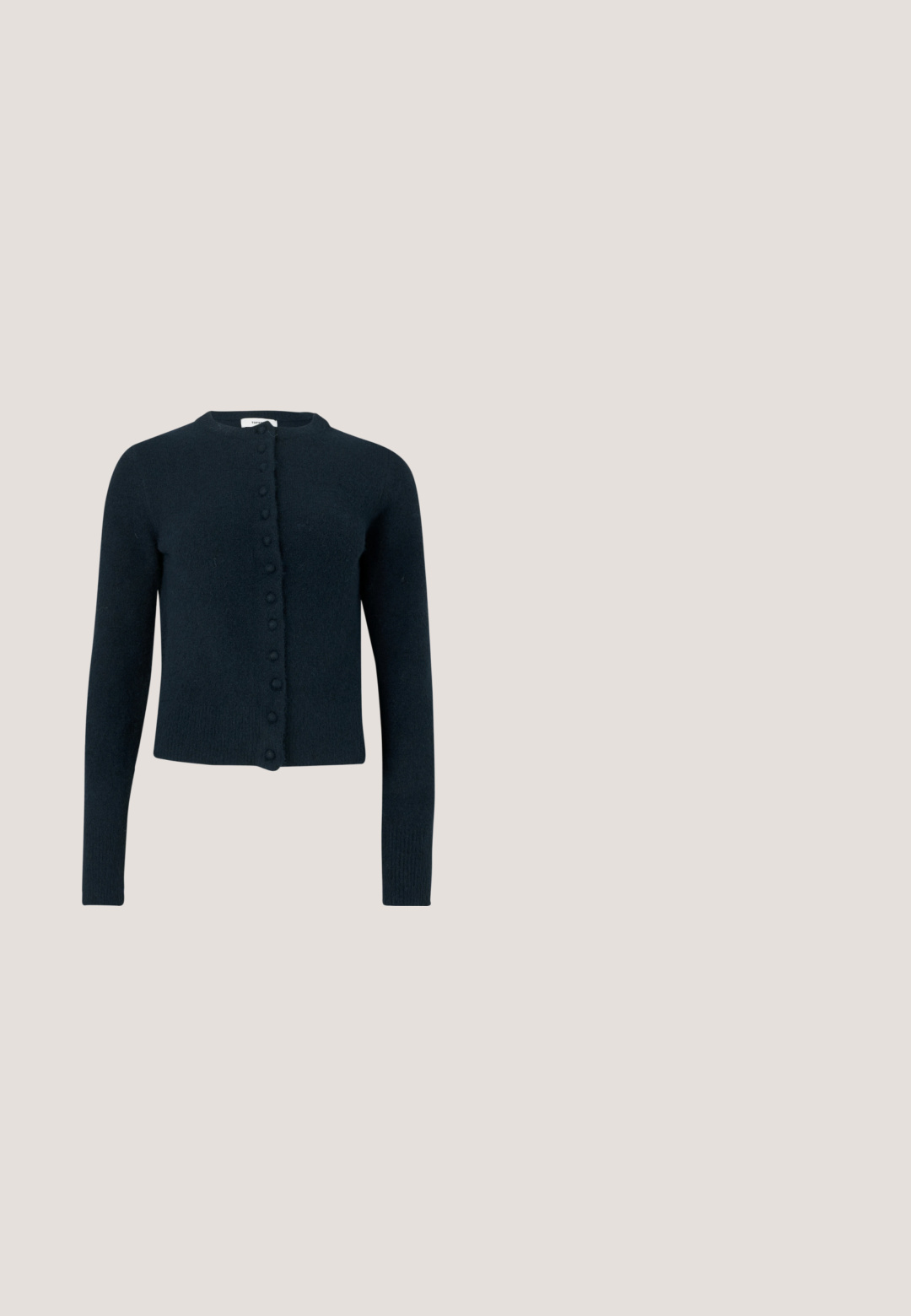 Marineblå strikket cardigan med rund halsudskæring og række af dækkede knapper foran.; Lyseblå kortærmet strikket poloshirt med lodrette ribstriber og tre hvide knapper på frontstrop.; Proenza Schouler White Label A-snit nederdel - white; Sorte blanke klodser med platform, rund tå, buet overdelen og kontrasterende hvid sting langs kanten af sålen.; Vanessa Bruno MOON - Håndtasker - indigo; Guldringede øreringe med et flydende, buet design. Hver ørering har en glat overflade og en lille lukning med en dekorativ detalje.