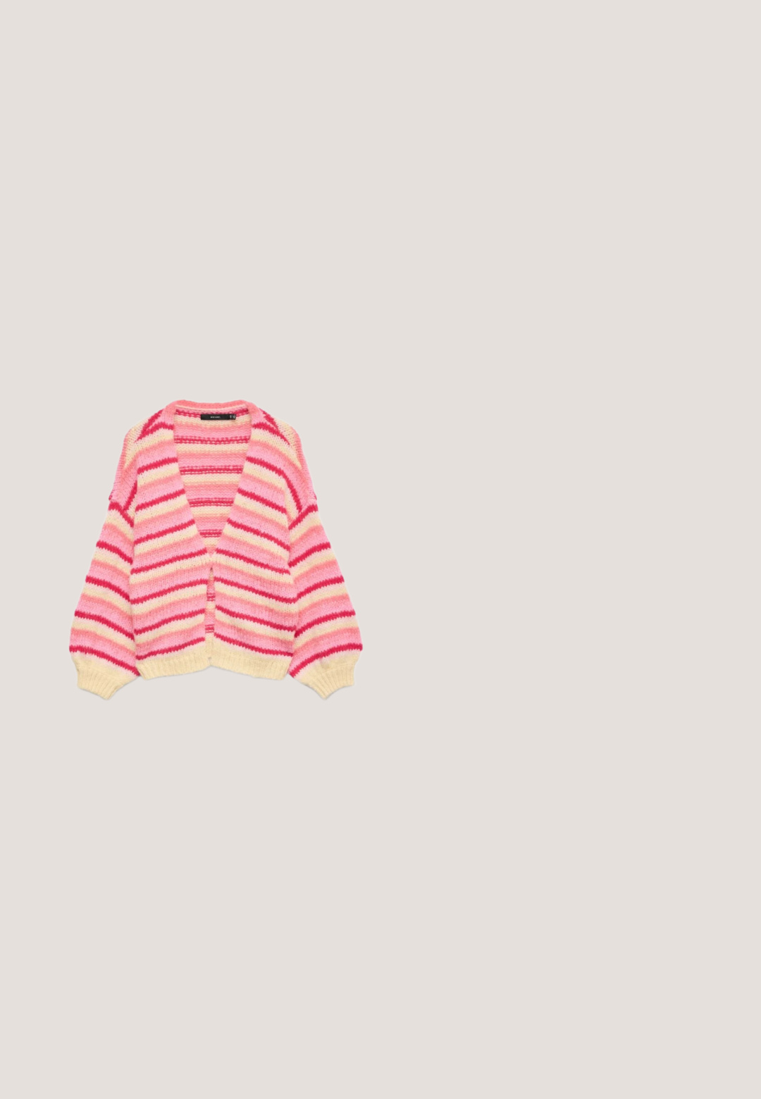 Chunky strikket cardigan med brede horisontale striber i pink, rød og creme, ribstrikkede ærmeender og kant samt åben front.; Lille pink T-shirt med rund halsudskæring, korte raglanærmer og en tætsiddende pasform. Fremstillet af glat bomuldsstof. Mærket synligt indeni.; Lyserøde, letvægts, brede bukser med elastisk talje og snoretræk; glat tekstur og afslappet design.; Chio Højhælede sandaletter / Højhælede sandaler - fresa; Lyserød læderhandbag med en buet form, en enkelt justerbar skulderrem og en top-lynlås. Tekstureret overflade med synlige folder.; Even&Odd Øreringe - red