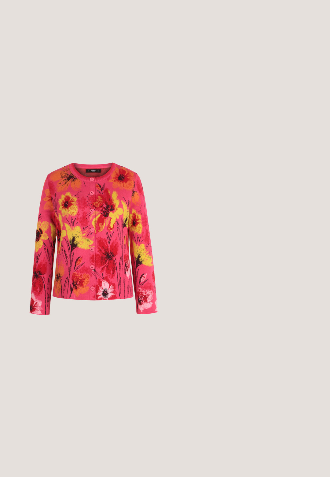 Cárdigan largo rosa de manga larga con botones delanteros y grandes estampados florales en amarillo, rojo, naranja y blanco.; Top halter floral con un fondo morado, con flores verdes y naranjas. Acabado con un cuello texturizado en tonos verdes y rosas.; Pantalones de pierna ancha con un vibrante patrón floral en púrpura, verde y naranja. Presentan una cinturilla elástica con un acento geométrico.; Loeffler Randall FRANK - Sandalias tobilleras - nude/green/red; Bolso pequeño rectangular tejido de color rosa con un asa gruesa y un detalle grande de pompón redondo en la solapa frontal.; Pulsera de tela tejida en rojo, púrpura, verde y azul con un patrón simétrico de mariposas y ataduras trenzadas con borlas sobre fondo blanco.