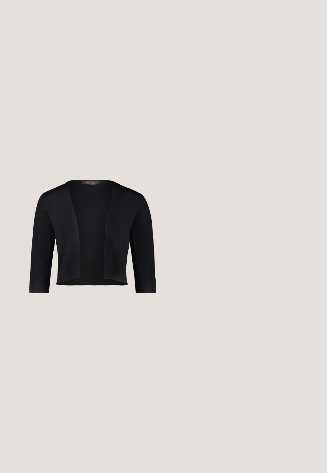 Zwarte cropped cardigan van zachte brei-stof, met een open voorkant, driekwart mouwen en een geribbelde textuur. Geen sluitingen.; Zwarte mouwloze tanktop van zachte katoen, met een ronde hals en een ontspannen pasvorm, zonder zichtbare patronen of hardwaredetails.; Donkergrijze broek met fijne krijtstrepen, vooraan met knoop en rits en rechte pijpen.; Zwarte pumps met een spitse neus, een gladleren bovenzijde en gaaspanelen, met een kleine hak en een subtiel gouden accent.; AIGNER DELIA 23 CM - Handtas - black; Gouden metalen bangles met een slanke, ronde vorm. Beschikt over een veilige sluiting met een klein, rond accentdetail. Gladde oppervlakte.