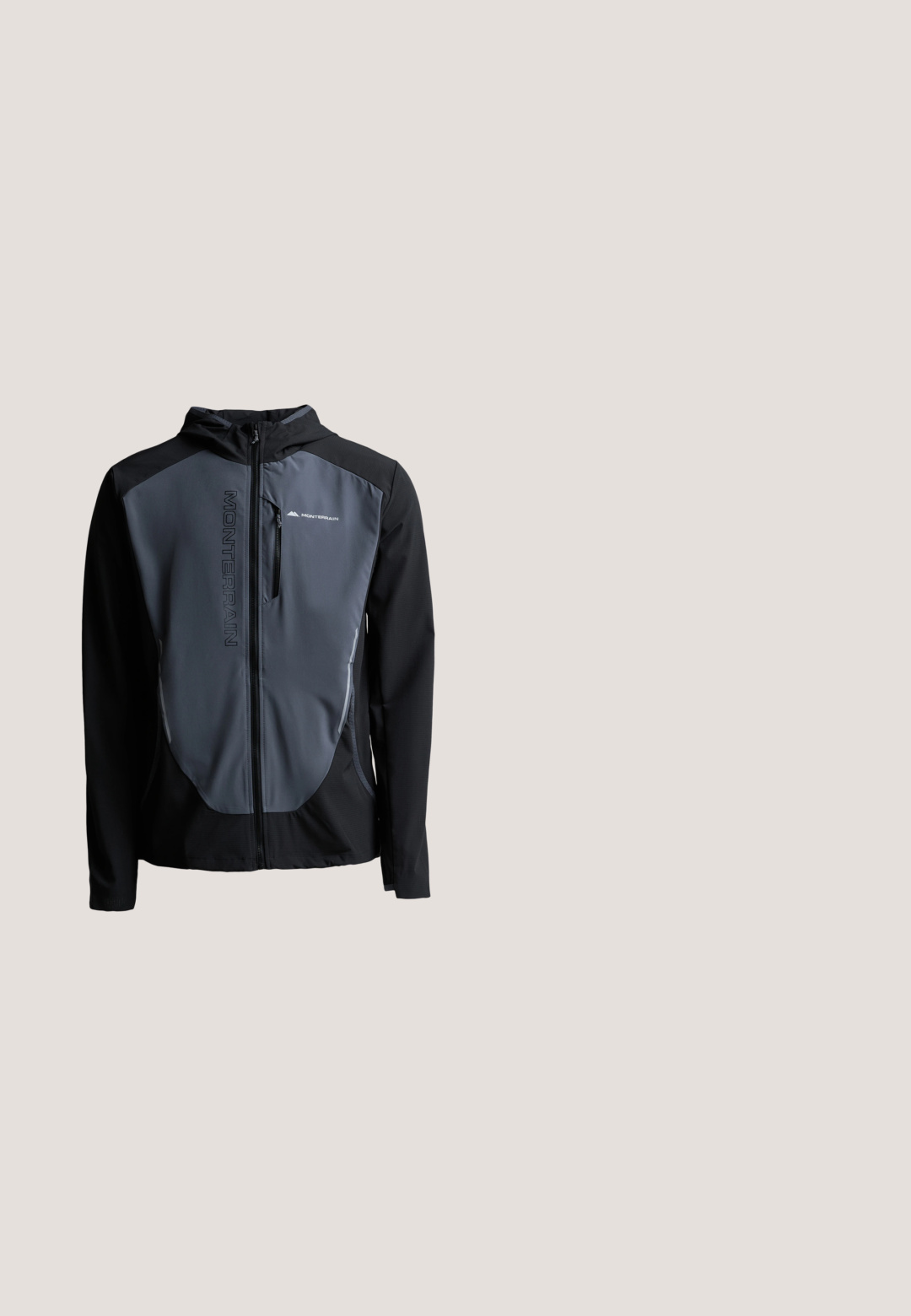 Zwart-grijze Monterrain capuchonjas voor heren met rits aan de voorkant en een ritszak op de borst.; Zwarte lange-mouwen sportshirt gemaakt van glad, rekbaar materiaal. Kenmerkt zich door glanzende zwarte accenten op de schouders en een Adidas-logo op de borst.; Vaude MENS MATERA WARM  - Lange fietsbroek met bandjes - black; Zwarte sportschoenen met een textuur van mesh bovenkant, rubberen zool en uitgesproken grippatroon. Heeft een ronde neus en een vetersluiting.; Zwarte druppelvormige crossbodytas met verstelbare band en voorvak met rits met een klein merklogo.; Zwarte nylon riem met een gestructureerde afwerking, voorzien van een zwarte metalen gesp en gouden accenten. Verstelbare lengte met branding op de band.