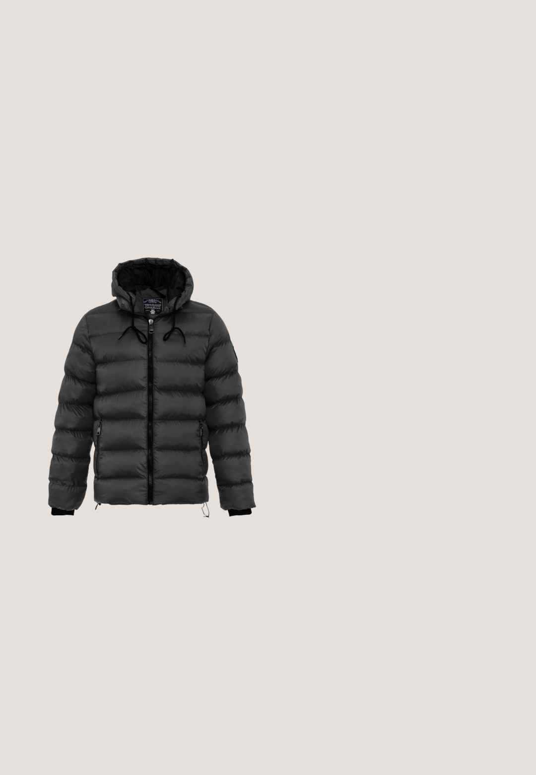 Cipo & Baxx Winterjacke - black; Schwarzer gestrickter Pullover mit einem Viertel-Reißverschluss-Kragen, langen Ärmeln sowie gerippten Bündchen und Saum. Texturiertes Material mit subtilen Musterdetails.; Weißes T-Shirt mit kurzen Ärmeln, aus weicher Baumwolle, mit Rundhalsausschnitt und geradem Saum. Keine sichtbaren Muster oder Verzierungen.; Graue Denim-Jeans im Slim-Fit, mit fünf Taschen, einem Metallreißverschluss und einer dekorativen Kette am Bund. Leichte Wischdetails sind vorhanden.; Schwarze Leder-Stiefelette mit einem strukturierten Stoffkragen, runder Spitze, Schnürverschluss und robusten Sohle; hat minimale Metallakzente.; Schwarze Umhängetasche aus Leder und Stoff mit Reißverschluss, verstellbarem Riemen und einem diamantförmigen Logo-Akzent.