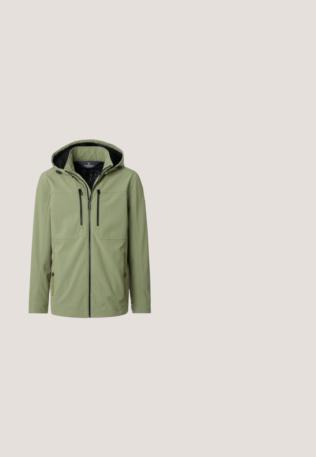 Hellgrüne Kapuzenjacke mit schwarzem Reißverschluss und zwei vertikalen Brusttaschen, entworfen für den Außeneinsatz.; Gestrickter Reißverschluss-Pullover in meliertem Rostorange mit einem gerippten Kragen und subtiler Textur. Verfügt über einen Reißverschluss bis zur halben Länge und eine Seitentasche.; Olivgrünes Polohemd mit kurzen Ärmeln, Kragen, Zweiknopf-Leiste, kleinem Logo auf der Brust und kleinem Etikett am Saum vor weißem Hintergrund.; Hellblaue Jeans aus Denim mit klassischem geradem Bein, ausgestattet mit fünf Taschen, Metallknopfverschluss und leichtem Verblassen des Stoffes.; Brauner Leder-Stiefelette mit abgerundetem Zehenbereich, gepolstertem Kragen, weißen Nähten und einer Gummisohle mit Profilmuster.; Sonnenbrille mit Schildpattmuster, runden, braun verlaufenden Gläsern und einem schlanken Rahmendesign.