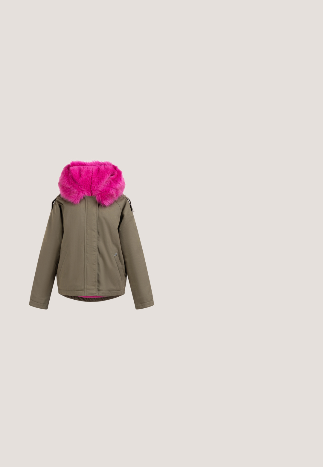Khaki jacket met een roze nepbont capuchon, met een rechte snit, lange mouwen, twee zijzakken en een ritssluiting aan de voorkant.; Zwarte sweatshirt van zacht materiaal, met een roze geborduurde strik aan de voorkant. Ronde halslijn, lange mouwen en geribbelde manchetten.; Roze katoenen t-shirt met een afbeelding van een kauwgomballenautomaat op de linkerborst, met heldere kleuren en een ronde halslijn. Korte mouwen.; 10DAYS JOGGER CHECK - Trainingsbroek - bright pink; Schoenen met een beige leren bovenkant, roze fluffy accenten, een roze rubberen zool en decoratieve veters. Bevat metalen roze en paarse details.; Tote bag met luipaardprint in roze en zwart, met zwarte handvatten met reliëfontwerp. Gemaakt van duurzaam materiaal, met een ruime indeling.