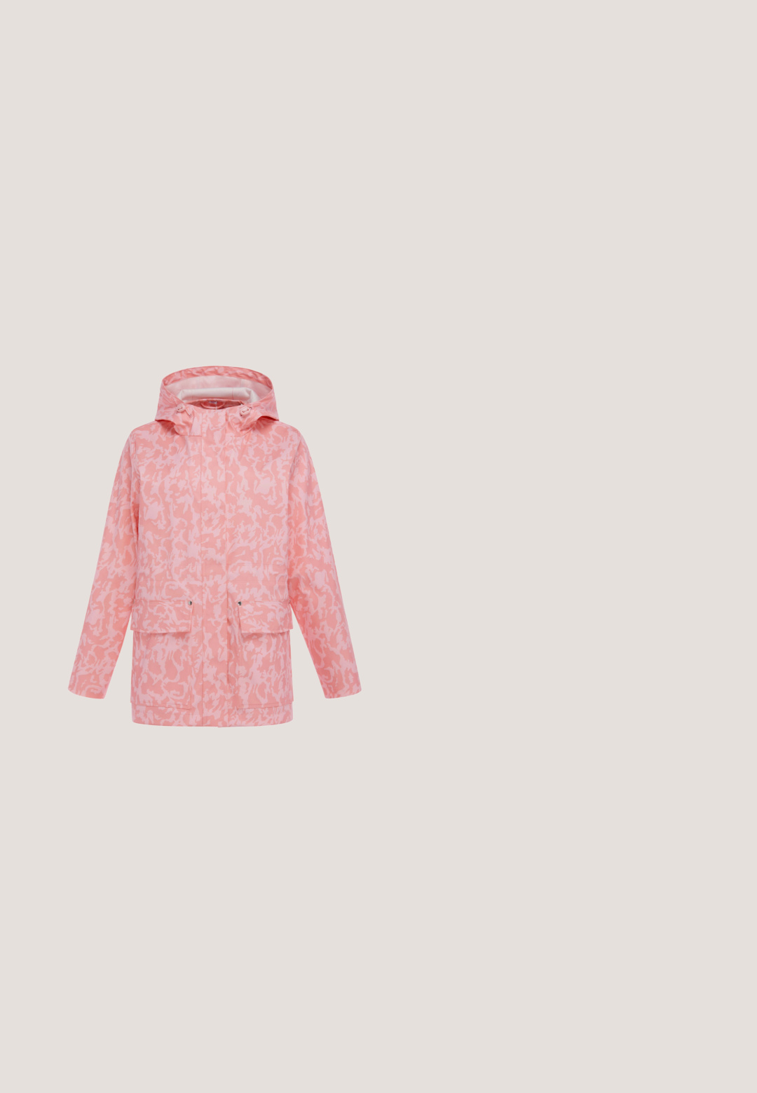 Roze regenjas met capuchon, subtiel camouflagepatroon, voorflapzakken en lange mouwen.; Zwarte sweatshirt van zacht materiaal, met een roze geborduurde strik aan de voorkant. Ronde halslijn, lange mouwen en geribbelde manchetten.; Zwarte sweatpants met losse pasvorm, een elastische tailleband, zijzakken, verstelbare trekkoorden aan de zomen en een klein roze logo op de bovenkant van de linker dij.; Zwarte enkellaarzen met een glanzende leren afwerking, gewatteerde kraag, dikke profielzool, metalen oogjes en veters voor structurele details.; Hawkers AUDREY - Zonnebril - black; Zwarte leren schoudertas met een slouchy ontwerp, voorzien van metalen hardware, een afneembare riem en decoratieve bedels in verschillende kleuren.