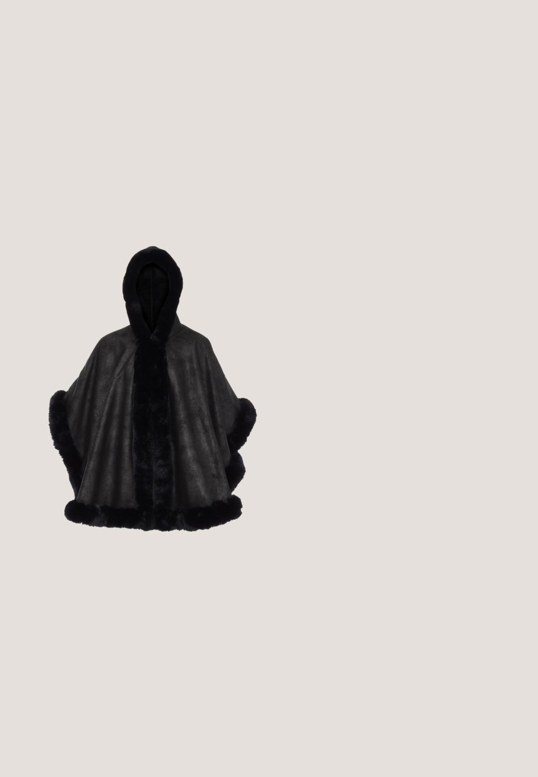 Poncho en faux fourrure noire avec capuche, texture douce et un bord en velours contrastant le long des bords et de l'ouverture centrale.; Blouse noire avec un col montant, fermeture à boutons sur le devant, détails en dentelle sur les manches, taille smockée et ourlet évasé. Tissu doux avec des accents texturés.; Jupe noire transparente avec une taille froncée, dotée de deux grandes poches avant, d'une ceinture à nouer et d'un accent en métal circulaire.; Botte en cuir noir jusqu'au genou avec plusieurs boucles en argent et œillets, présentant un bout rond et un petit talon en bloc. Fini texturé.; Gants en cuir noir avec de longs doigts, ornés d'éclats argentés disposés selon un motif. Texture lisse et ajustement serré au niveau du poignet.; Choker en suède noir avec une petite perle centrale en argent et un détail en nœud, muni d'un fermoir simple avec une chaîne ajustable.