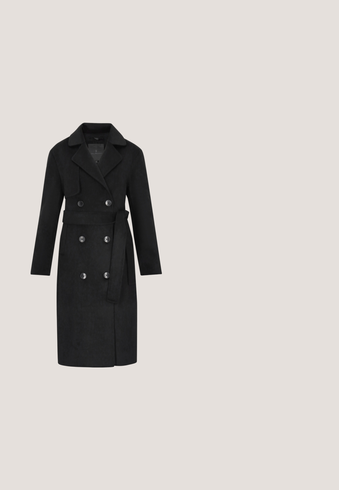 DreiMaster Mantel - black; Zwart off-the-shoulder jurkje met een gerimpelde halslijn, een aansluitend lijfje en een uitlopende rok. Gemaakt van gladde stof met een effen afwerking.; Zwarte leren pump met hoge hak, puntige neus en gouden accent op de hak en logo nabij de enkel.; Zwarte oversized vierkante zonnebril met een verloopkleurige bruine lenzen en gouden "LIU·JO" branding op de bogen, tentoongesteld op een witte ondergrond.; Zwarte rechthoekige clutch met gouden kettingriem en gouden onregelmatige gesp detail aan de voorkant met gebonden leren riemen.; Gouden kettingarmband met een zwarte bloemencharme en een centrale kristalaccent, gedetailleerd met gladde en glanzende texturen.