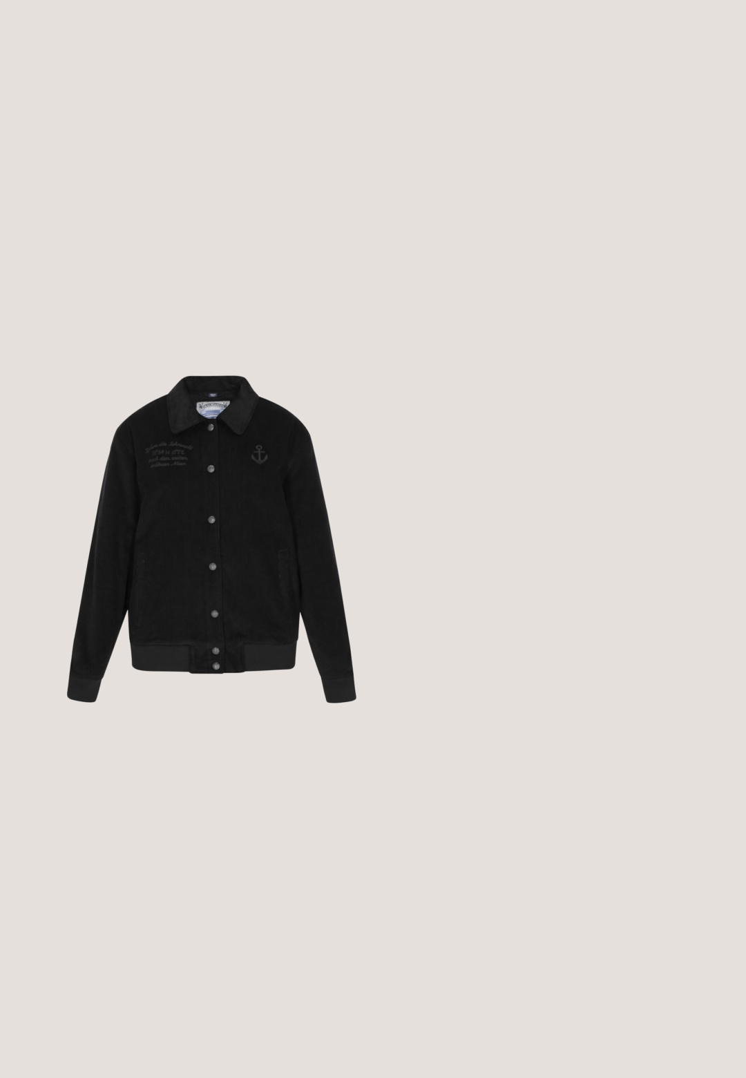 Zwarte getailleerde corduroyjas met kraag, zijzakken, ankerembleem op de borst en geborduurde tekst op de bovenste linkerzijde.; Marineblauwe fleece pullover met hoge kraag, lange mouwen en een kwartrits. Zachte textuur met een gladde afwerking, zonder zichtbare patronen.; Waterdichte, roze skibroek met een rechte snit, geplooide voorkant, twee zijzakken en zwarte accenten bij de enkels.; Rieker Snowboots  - noir; Donkerbruine suède crossbodytas met verstelbare band, bovenhandvat en detail van een voorvak met rits.; Gebreide handschoenen van zacht roze materiaal, met ribbels aan de manchetten en een ontwerp voor vijf vingers. Gladde textuur met subtiele kleurvariatie.