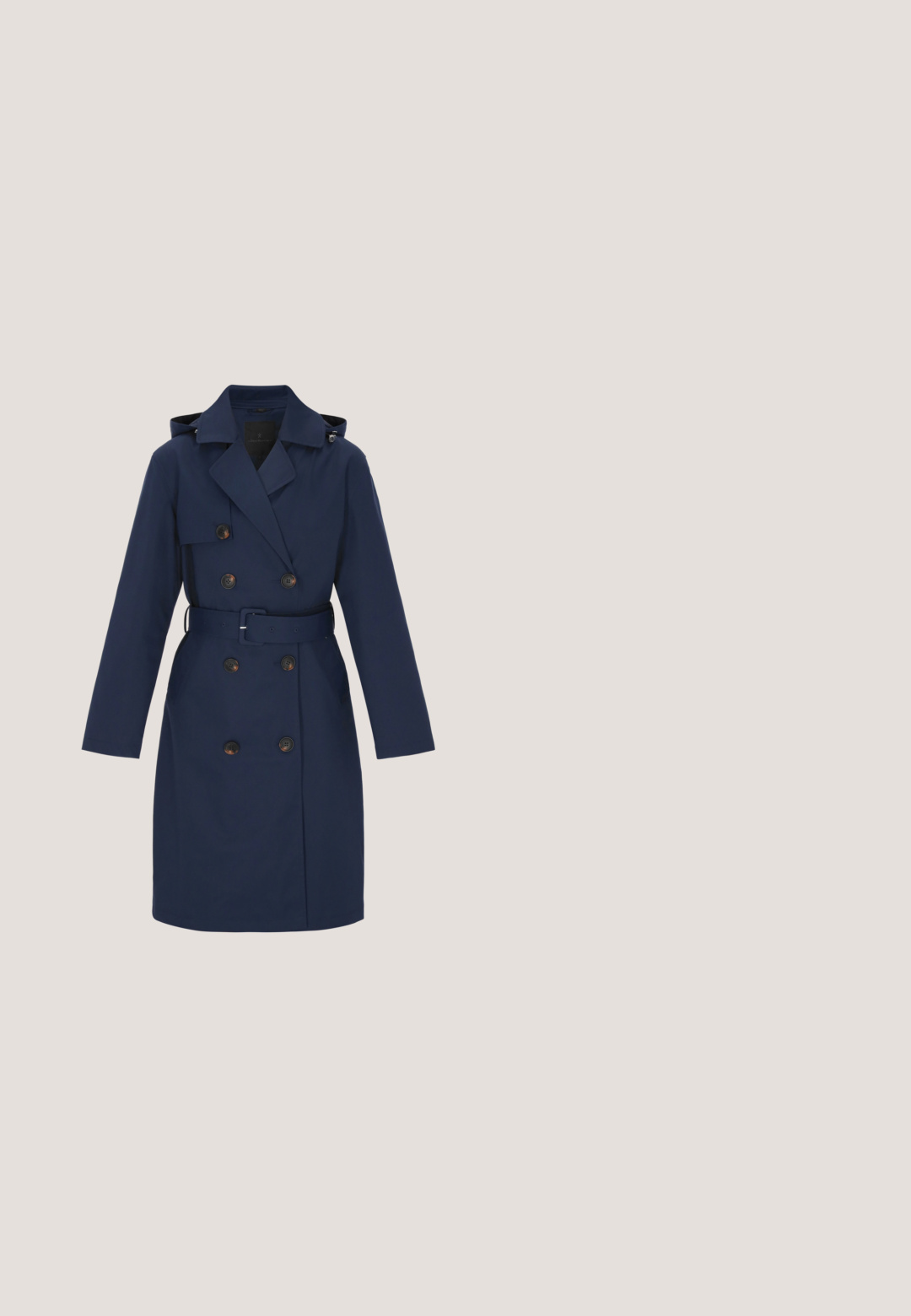 Marineblå trenchcoat lavet af holdbart materiale, med dobbeltradet design, bælte i taljen, hætte og markante knapper.; Navyblå langærmet top med hvide og lyseblå stribede detaljer ved halsudskæring, manchetter og kant, vist på hvid baggrund.; Sort knælængde pencilskørt med lige pasform og lynlås i siden.; Marineblå og hvid lavtop-sneaker med hvide snørebånd og sål i gummi, designet til afslappet brug.; Marineblå stofshopper med brune læderdetaljer, udstyret med to håndtag, lynlåslukning og præget logodetalje.; Guld hoops øreringe med hængende cirkulære designs, der har en central klar ædelsten. Glat tekstur med poleret overflade, hvilket skaber et skinnende udseende.