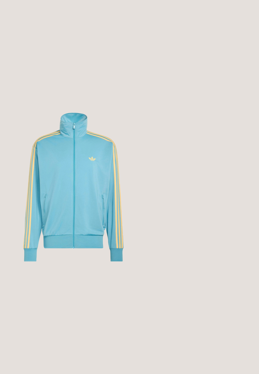 Vaaleansininen vetoketjullinen hupparitakki, jossa korkeahka kaulus, keltaiset raidat hihoissa ja pieni keltainen Adidas-logo vasemmassa rinnassa.; Vaaleansininen Adidas-huppari, jossa on etutasku, nyörisäädettävä hupunaukko ja pieni valkoinen logo rinnassa.; Valkoinen lyhythihainen t-paita, jossa on pyöreä musta kaulus, ja joka sisältää kolme mustaa raitaa kunkin olkapään kohdalla sekä pienen mustan logon rinnassa.; Vaaleanpunaiset urheiluhousut, joissa on joustava vyötärö, sivutaskut ja mustat kaarevat kuviot, joissa on Adidas-logo.; Sinivalkoinen Adidas Gazelle -lenkkari kumipohjalla ja kolmella valkoisella raidalla, sivulta valkoisella taustalla nähtynä.; Musta kuusikulmainen aurinkolasit, joissa on gradienttilinssejä. Kehyksissä metalliset korostukset punaisena ja hopeana. Tyylikäs muotoilu kiiltävällä pinnalla.