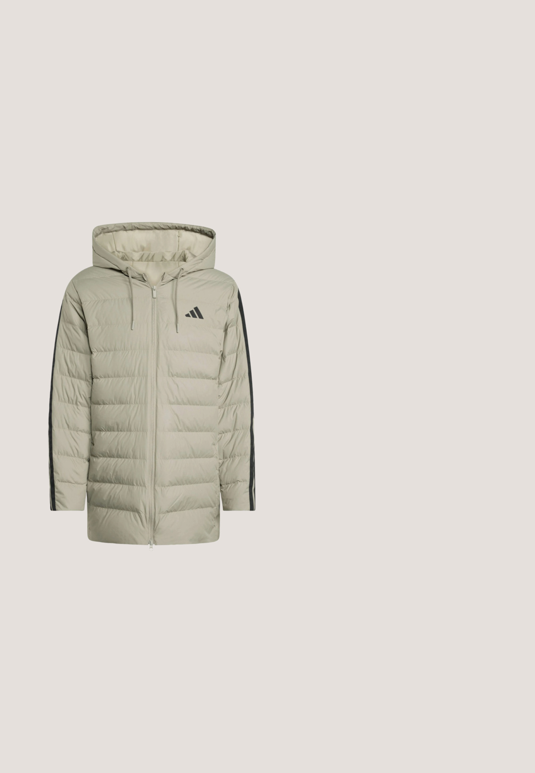 Lys beige polstret hættejakke med frontlynlås, sorte striber langs ærmerne og et lille sort logo på brystet.; Grå zip-up hoodie med sort tre-stribes design på ærmerne, kængurulommer og snoretræk i hætten. Har et mærket logo på brystet.; Grå kortærmet Adidas T-shirt med rund hals og præget mærkenavn på brystet, vist på en ensfarvet hvid baggrund.; Lysegrå joggingbukser med elastisk talje og manchetter, med et diskret Adidas-logo på den øverste lår.; Lys grå slip-on atletiksko med en åndbar strikoverdel, tre diagonale striber og en hvid skumsål. Tekstureret hæl for støtte.; Grønne rektangulære solbriller med mat finish, grønne linser og sidearme med indgraveret brandnavn. Moderne geometrisk design.
