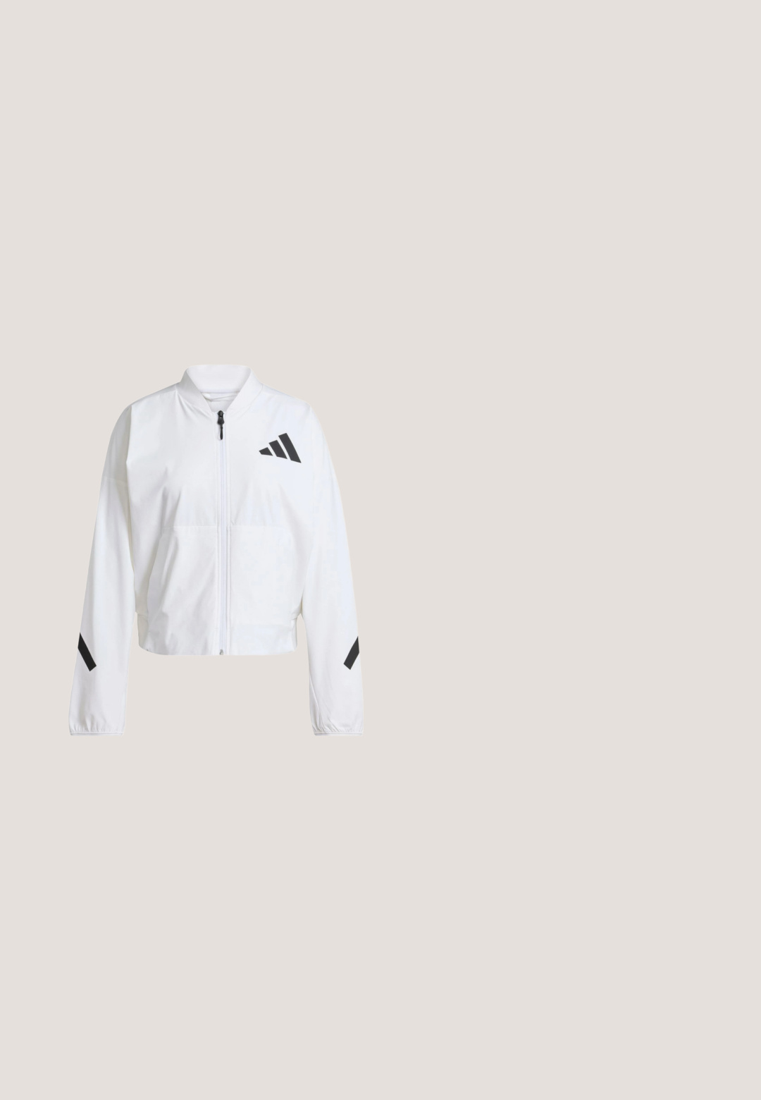 Veste courte blanche en matériau synthétique, dotée d'une fermeture éclair devant, de deux poches, et d'accents diagonaux noirs sur les manches et la poitrine.; Bodysuit de sport noir avec un design ajusté, sans manches et jambes courtes. Présente un col rond et un accent logo blanc sur la poitrine.; Sweat à capuche beige avec poche avant, poignets et bas côtelés, et trois bandes blanches courant le long de chaque manche.; Baskets en daim beige avec des rayures blanches et une semelle extérieure en gomme texturée, vue de côté sur fond neutre.; Lunettes de soleil au design élégant et angulaire. Montures transparentes grises avec verres foncés. Dotées d'un accent métallique sur la branche.; Sac à épaule beige Adidas avec des poignées courtes et une bandoulière ajustable, avec un petit logo Adidas noir au centre avant.