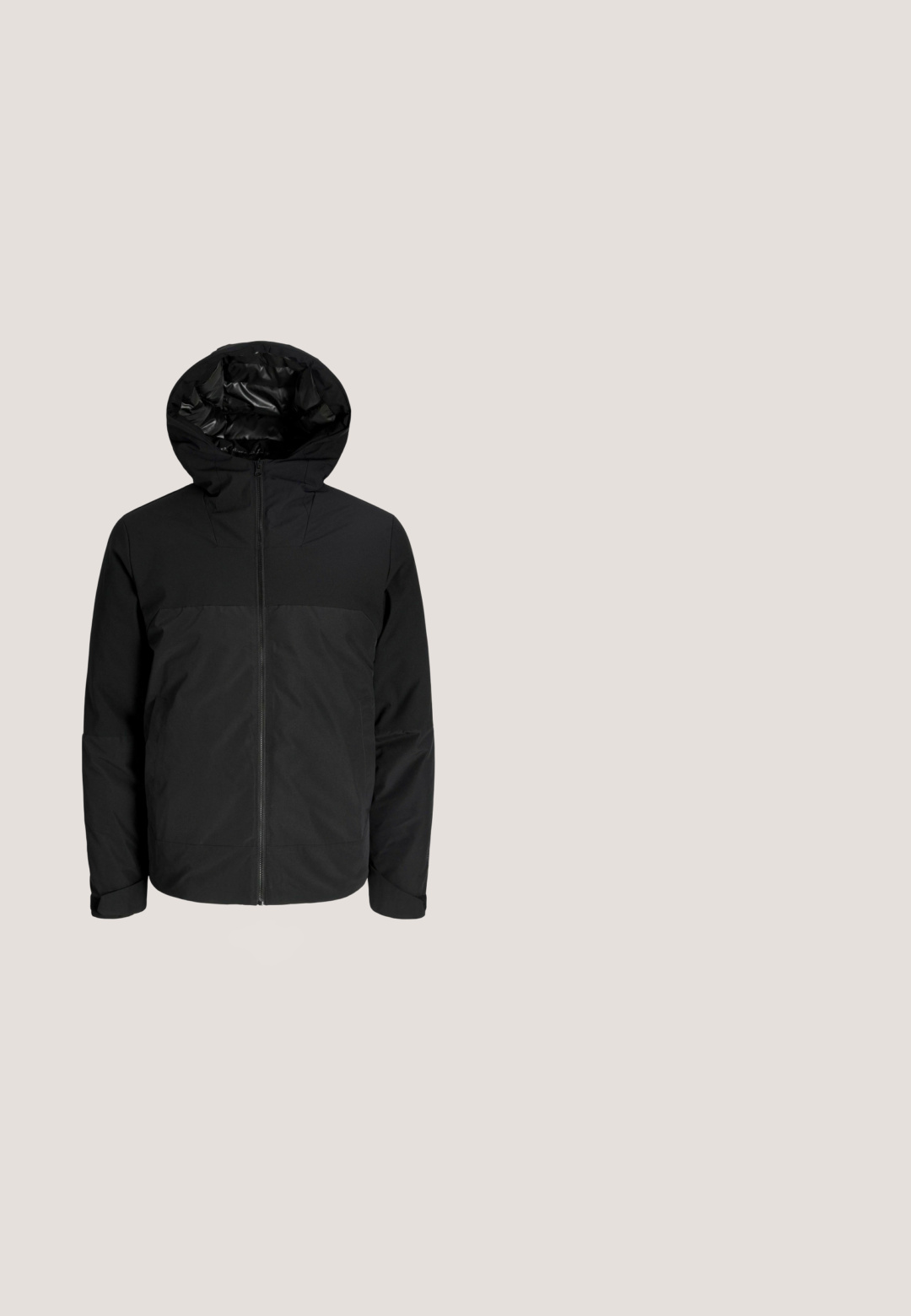 Zwarte hoodie met een rits aan de voorkant, met een gladde buitenkant, een gevoerde binnenkant en elastische manchetten voor warmte en comfort.; Grijze ronde hals sweatshirt met een gestructureerd ruitpatroon. Lange mouwen met geribde manchetten en onderkant. Gemaakt van zachte, middelzware stof.; Donkerblauw T-shirt met korte mouwen, voorzien van een tropisch bloemenpatroon op de zak, ronde hals en opgerolde mouwen. Zachte textuur, casual ontwerp.; Donkerblauwe denim jeans met een rechte pijp. Kenmerken zijn onder andere contrasterende stiksels, vijf zakken en een knoopsluiting aan de voorzijde.; Bruine suède sneakers met platte witte rubberen zolen, vetersluiting, ronde neus en een gladde textuur. Minimalistische stijl met subtiele stikdetails.; Zwarte leren schoudertas met een gladde textuur, driehoekige vorm, een voorvak met rits en een verstelbare strap met geweven stof.