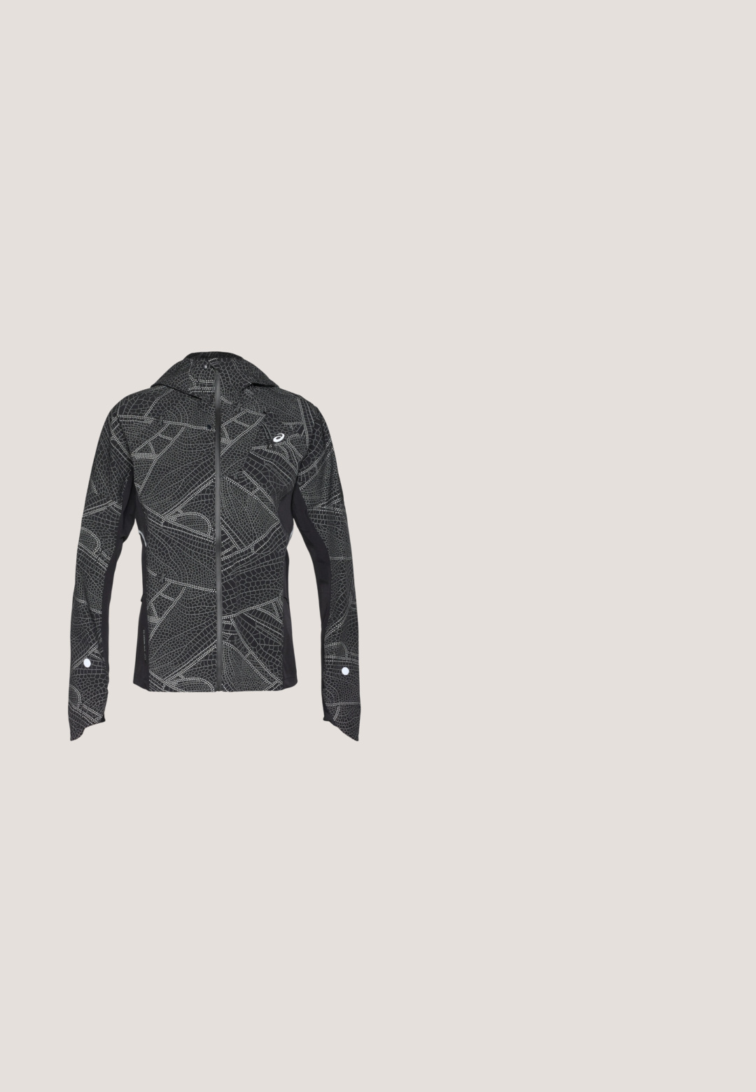 Čierna športová bunda s reflexným geometrickým vzorom, elegantný dizajn, úplný zips vpredu a kapucňa. Obsahuje vrecká a akcenty na manžetách.; Čierne tričko s krátkym rukávom vyrobené z hladkej látky, s okrúhlym výstrihom a reflexným bielym logom na ľavej hrudi.; ASICS CORE WINTER  - Zimné legíny - performance black; Čierna bežecká obuv s bielym logom vo vzduchu nad asfaltom s bielym cestným značením a drobnými nečistotami pod ňou.; Sivá taška Nike s čiernymi rukoväťami a bielym logom swoosh na prednej strane, zobrazená na jednoduchom bielom pozadí.; Čierne prstové rukavice bez prstov s textúrovaným dizajnom. Vyrobené z priedušného materiálu, s otvorom na palec a zosilnenou dlaňou pre lepší úchop.