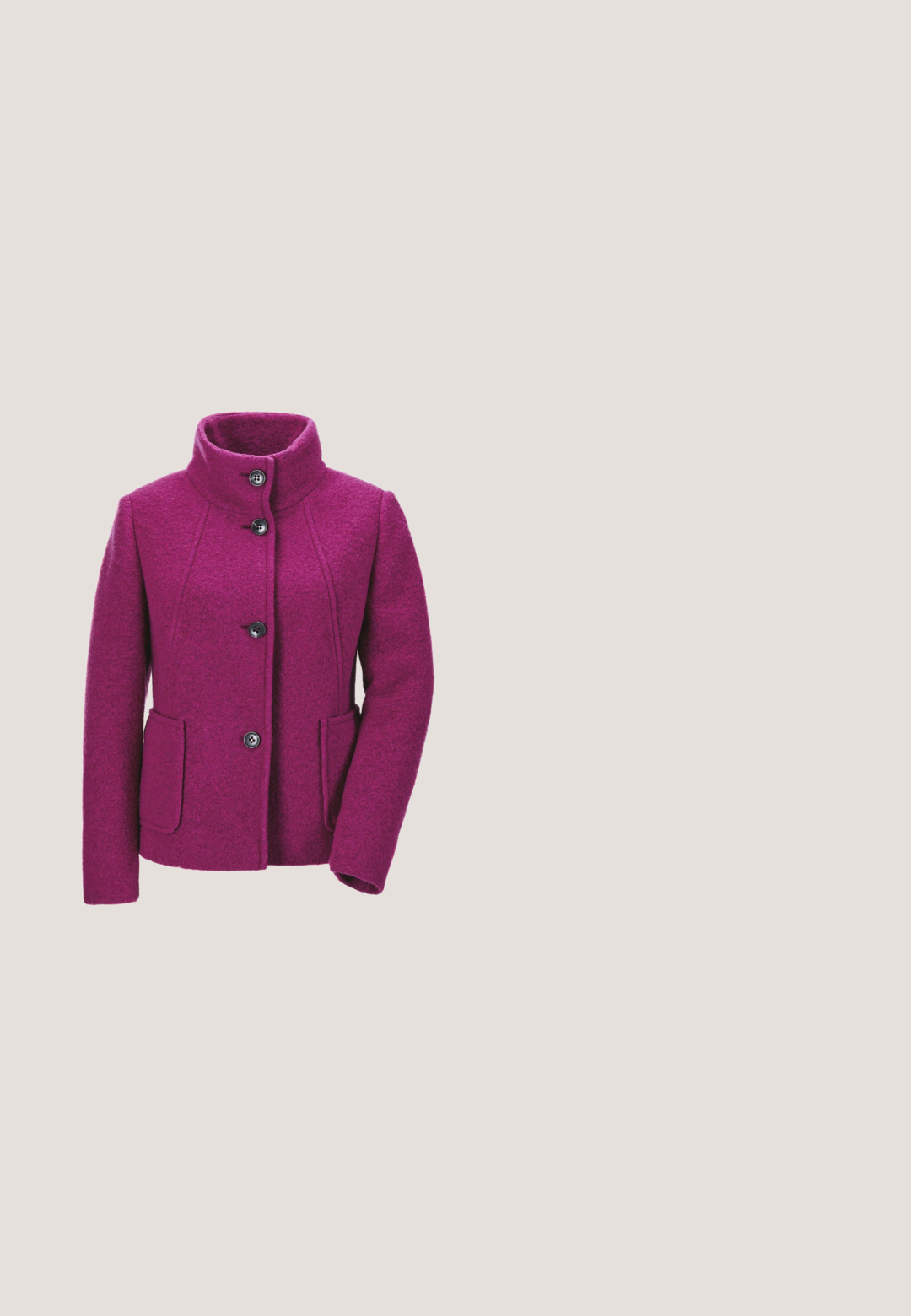 Fuchsiaschwarzer Wollmantel mit hohem Kragen, vier schwarzen Knöpfen, zwei Fronttaschen und strukturierter Oberfläche. Taillierte Passform, mittellanges Design.; Fuchsia Cardigan mit V-Ausschnitt, langen Ärmeln und geripptem Saum. Verfügt über sechs Knöpfe auf der Vorderseite und ein strukturiertes Strickmuster.; Langarm-T-Shirt in einem lebhaften Fuchsia, aus weicher, dehnbarer Baumwolle gefertigt. Mit einem weiten Ausschnitt und einer lockeren Passform.; Figurbetonte rosa Hose aus glattem Material, mit elastischem Bund und dezenten Vorderfalten, die eine schlanke, elegante Silhouette bieten.; Rosa Wildleder-Loefer mit niedrigem Absatz. Verfügt über ein dekoratives Goldbeschlag-Detail. Glatte Textur und runde Zehenform.; Rosa Lederhandtasche mit strukturiertem Design, doppelten Griffen und einem abnehmbaren Schultergurt. Auffällige goldene Hardware und Schlossdetails.