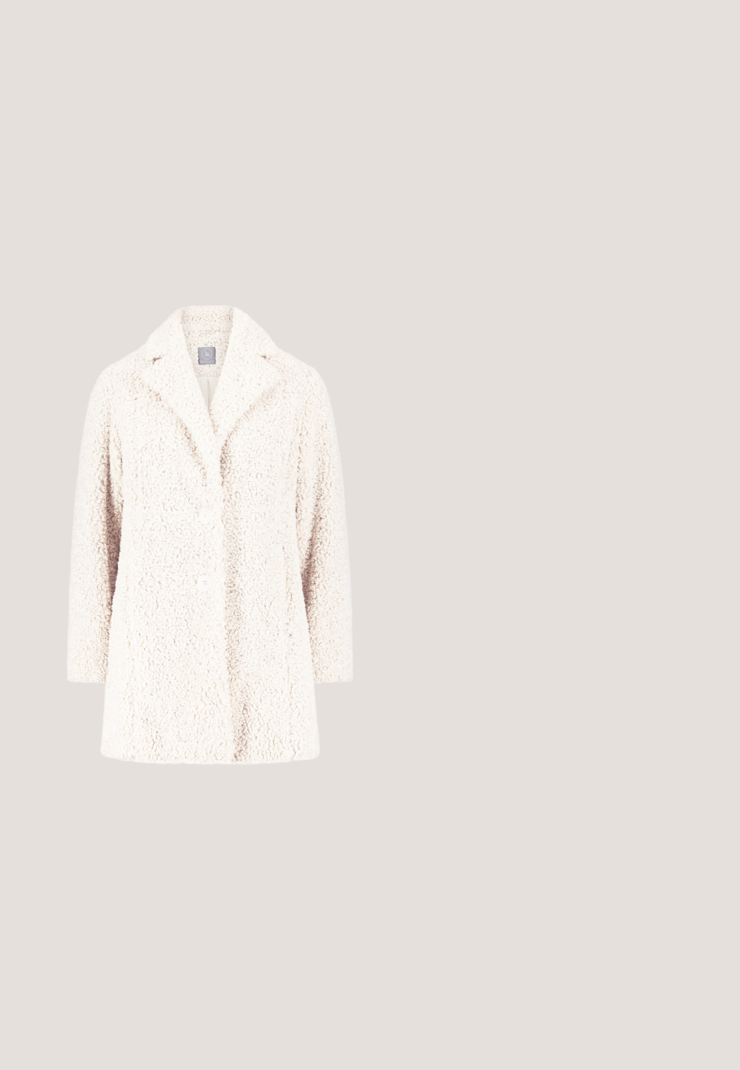 Manteau en fausse fourrure crème avec une surface texturée, col cranté et trois boutons à l'avant. Il présente des manches longues et une coupe décontractée.; Robe en satin noir avec un col en V et de longues manches bouffantes. Présente des côtés froncés avec ruché et un détail à nouer en bas.; Sandale à talon bloc transparent avec une sangle dorée métallique et un embellissement décoratif en strass sur l'orteil. Présente une tige transparente.; Lunettes de soleil à monture argentée avec verres carrés dégradés violet-rose et branches à embouts roses, présentées sur fond blanc.; Pochette en cuir verni noir avec bandoulière chaîne dorée et inscription "LOVE MOSCHINO" dorée sur le rabat avant.; Bracelet en chaîne en argent avec un charme circulaire orné de petites pierres précieuses, un fermoir en langouste et une longueur ajustable.