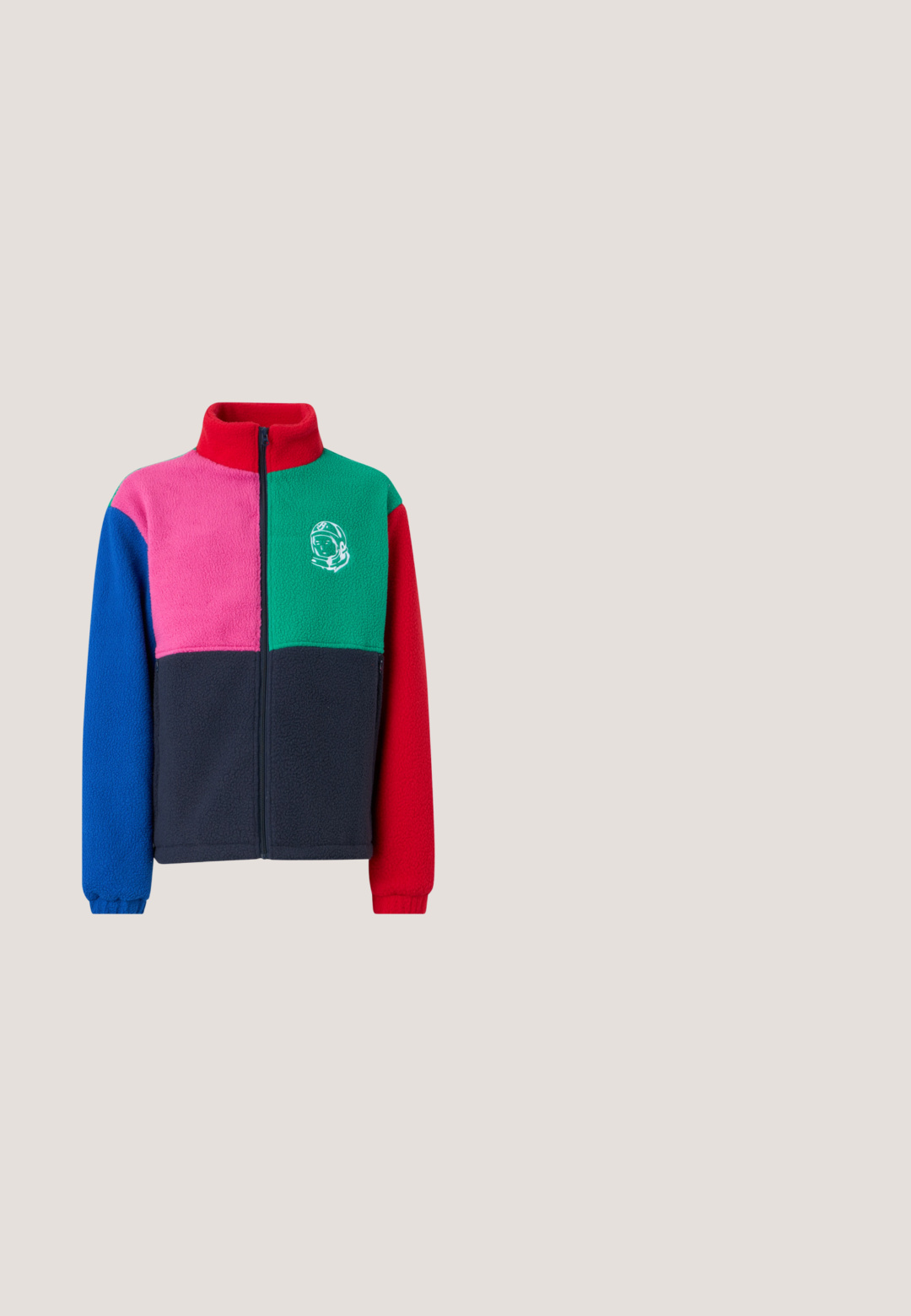 Fleecejacke mit hohem Kragen, Reißverschluss und einem Blockfarbendesign in Rot, Grün, Pink, Blau und Marineblau, mit einem Astronautenmotiv.; Blauer Hoodie aus weichem Stoff, mit einer Kängurutasche, Kapuze mit Zugband und kontrastierenden hellblauen Nähten entlang der Nähte.; Kurze Ärmel Raglan-T-Shirt mit schwarzen Ärmeln und weißem Körper. Verfügt über ein türkisfarbenes grafisches Textdesign auf der Vorderseite auf einem glatten Stoff.; Weiße Cargo-Hose mit schwarzen Seitenpanelen, elastischem Bund und Cargo-Taschen. Mit verstellbaren Säumen und FUBU-Logo am linken Bein.; Sneaker mit einem Obermaterial aus weißem Leder, orangefarbenen und marineblauen Akzenten, mehrfarbigen Schnürsenkeln und einer dicken Gummisohle in Marineblau mit strukturierten Rillen.; Kompakte rote Umhängetasche mit schwarzem verstellbarem Riemen, elastischen Bändern vorne und weißem Schriftzug "KARL LAGERFELD JEANS" auf der Tasche.