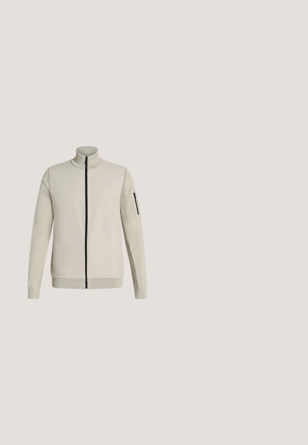 Beige Jacke mit durchgehendem Reißverschluss, mit geripptem Kragen, Bündchen und Saum, ausgestattet mit einer Reißverschlusstasche am linken Ärmel.; Hellgrauer Kapuzenpullover mit Kängurutasche vorne, Kordelzug an der Kapuze, gerippten Bündchen und Saum sowie kleinem weißem Schriftzug auf der Brust.; Hellblaues Baumwoll-T-Shirt mit Rundhalsausschnitt, kurzen Ärmeln und einem kleinen weißen Logo auf der linken Brust. Glatte Textur, lässiges Design.; Navyblaue Jogginghosen aus einem weichen Baumwollmix, mit einem elastischen Bund und Kordelzug sowie einem kleinen Markenpatch an der Hüfte.; Skechers UNO - Sneaker low - black; Schwarze Umhängetasche mit geprägtem geometrischem Muster, silbernen Beschlägen, Reißverschluss und verstellbarem Trageriemen. Hergestellt aus strukturiertem synthetischen Material.