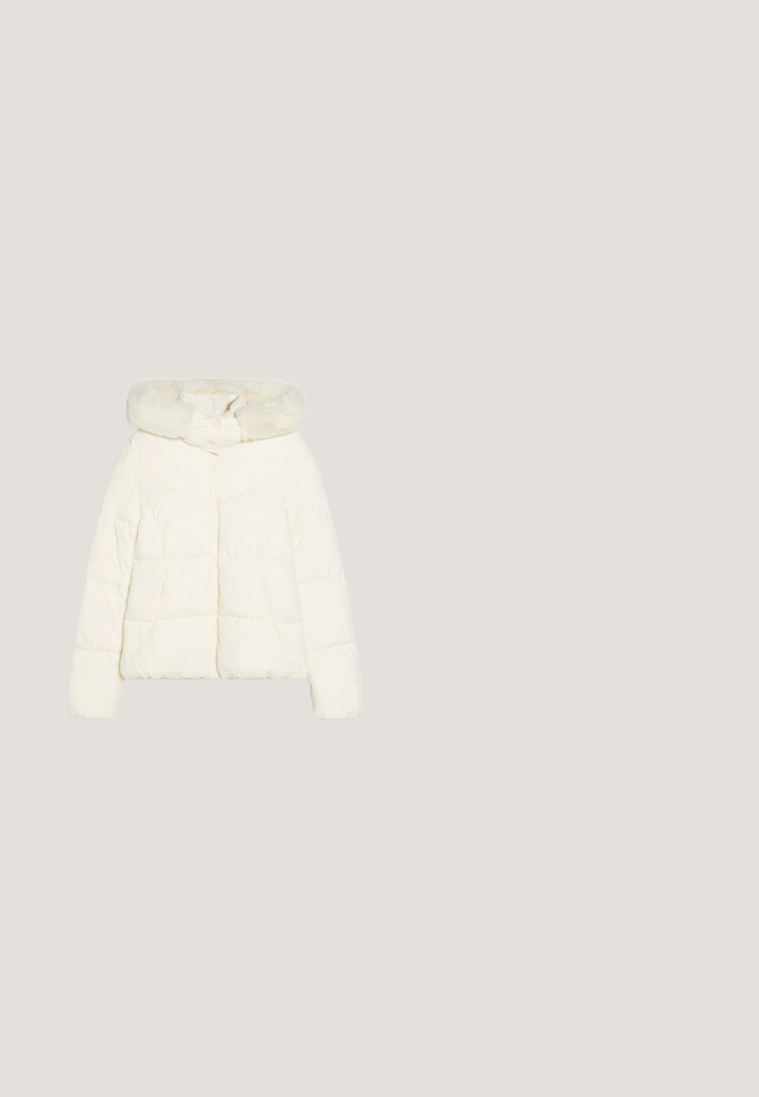 Doudoune d'hiver couleur crème avec un col haut doublé de fausse fourrure douce et des manches longues.; Even&Odd by Zalando Sweatshirt - mottled light grey; Leggings taille haute couleur crème avec une texture lisse et un logo subtil embossé près de la ceinture.; Baskets blanches épaisses avec semelle texturée épaisse, lacets à l'avant et accents beige, vues du côté extérieur sur un fond neutre.; Lunettes de soleil à monture rectangulaire blanche avec des verres à dégradé sombre, vues de face sur un fond blanc.; Sac à bandoulière en tissu doux beige avec plis, bandoulière réglable et poches latérales équipées de fermetures à cordon.