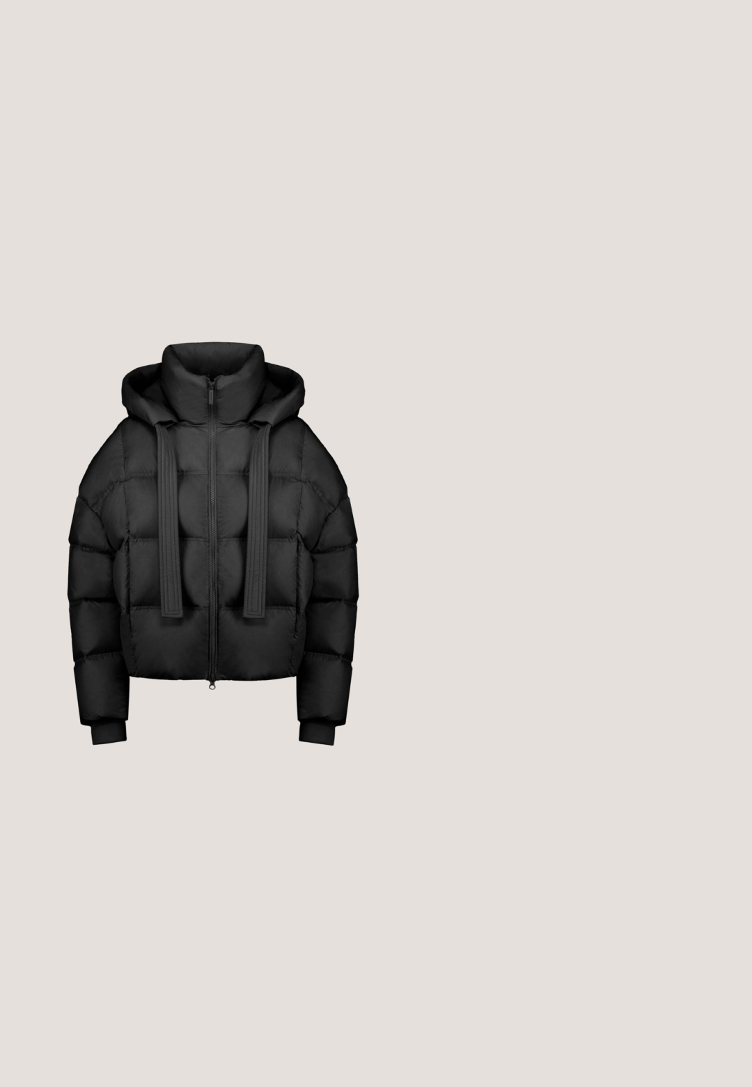 Zwarte donsjas met hoge kraag, rits aan de voorkant, lange hangende trekkoorden en geribbelde manchetten aan de mouwen.; Zwarte off-shoulder sweatshirt met lange mouwen, geribbelde manchetten en tailleband in een zachte, lichtgewicht stof. Eenvoudig, onopgemaakte ontwerp.; Zwarte langemouwen shirt gemaakt van zachte stof. Beschikt over een ronde halslijn en een aansluitend ontwerp met naaddetails op de taille.; Zwarte sweatpants met wijde pijpen, elastische tailleband en verticale naaddetails, ontworpen voor casual of sportief gebruik.; Zwarte pantoffel tot aan de enkel met dikke zool en crèmekleurige fleecevoering die over de bovenrand is gevouwen en veterdetail aan de zijkant.; Zwarte gewatteerde draagtas met gevoerd handvat en subtiele golfvormige stiksels, voorzien van een klein "GOT BAG"-logo nabij het midden onderaan.