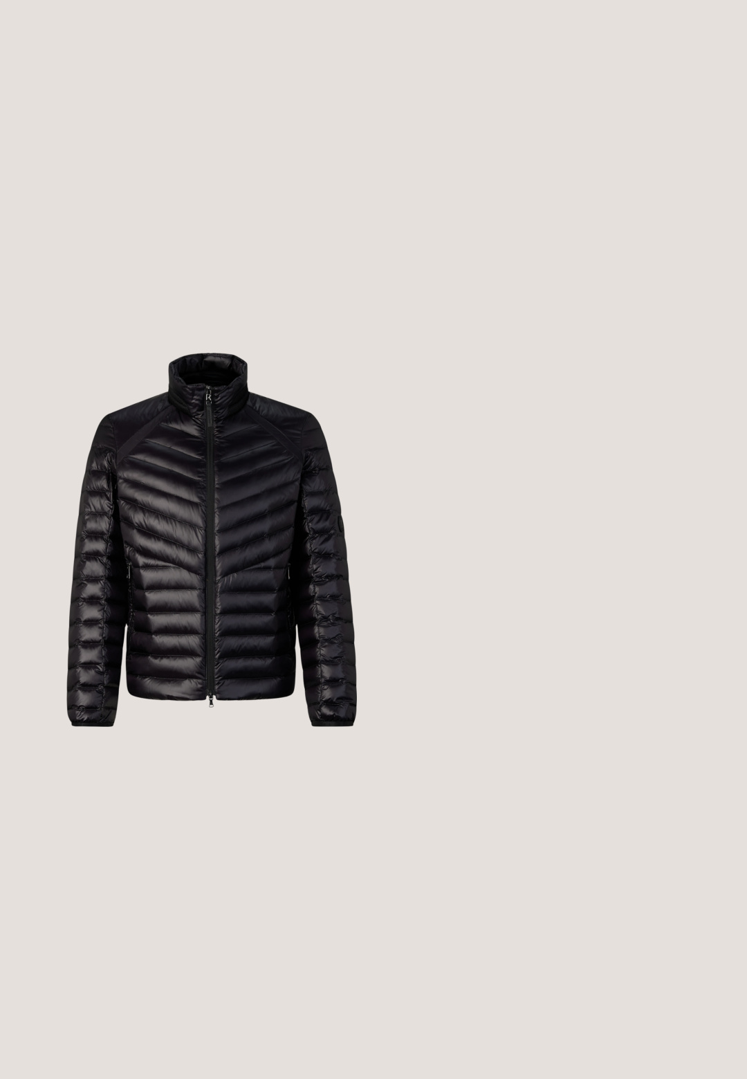 Sort quiltet dunjakke med lynlås foran, høj krave og horisontale samt chevron syninger på kroppen og ærmerne.; Grå langærmet sweater i blødt, tekstureret stof. Har rund halsudskæring og tætsiddende manchetter. Simpelt design uden pynt.; Sort bomulds T-shirt med en klassisk rund halsudskæring, korte ærmer og et ensfarvet design uden mønstre eller accenter.; Mørkeblå slim-fit Levi's Performance jeans med fem lommer og synlig syning på hvid baggrund.; Sort ruskind snørestøvle med polstret krave, præget sidemønster, tyk mønstret sål og rundet tå.; Sort læder crossover taske med firkantet form, lynlåslukning og justerbar rem. Har det præget brandlogo på forsiden.