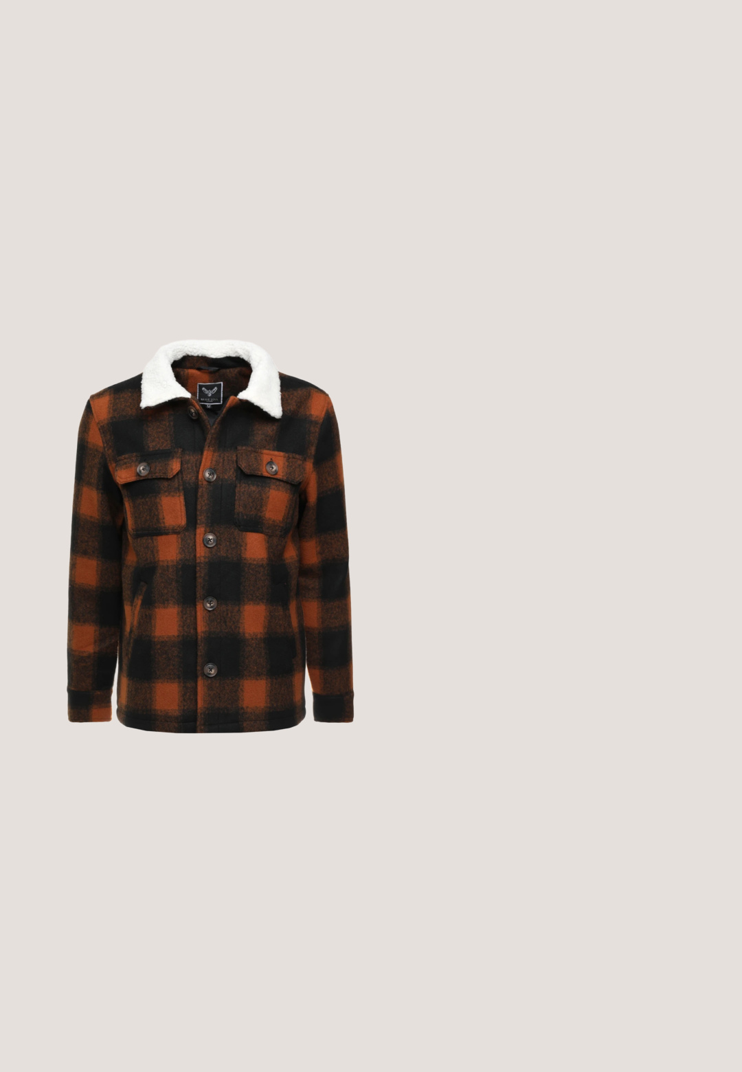 Karierte Jacke in Orange und Schwarz. Mit weißem Fleecekraus, zwei Brusttaschen und Knopfverschluss. Weiches, strukturiertes Material.; TOM TAILOR BASIC CREWNECK - Strickpullover - dark taupe melange; Beige T-Shirt mit kurzen Ärmeln und Rundhalsausschnitt, schlichtes Design, aus weichem Stoff gefertigt.; Dunkelblaue Denim-Jeans im Slim-Fit-Schnitt mit fünf Taschen und Knopfverschluss. Merkmale sind kontrastierende Nähte und eine glatte Textur.; Braune Wildleder-Ankle Boots mit abgerundeter Spitze, Schnürdesign und kleinem Absatz. Verfügt über eine Schlaufe hinten für einfaches Anziehen.; Braun gestreifte Krawatte aus glattem Stoff, mit schmaler Breite und spitzem Ende, geeignet für formelle Anlässe.