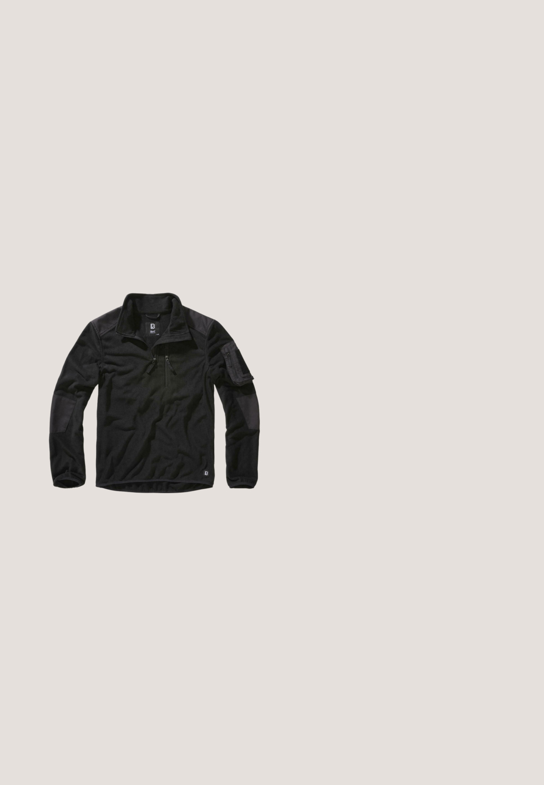 Schwarzer Fleecepullover mit Reißverschlusskragen, verstärkten schwarzen Schulter- und Ellbogenpatches sowie einer Reißverschlusstasche am linken Ärmel.; Dunkelgrüner Pullover mit Rundhalsausschnitt, langen Ärmeln und gerippten Bündchen. Hergestellt aus einem weichen, strukturierten Stoff mit einer lockeren Passform.; Schwarzes T-Shirt mit kurzen Ärmeln und Rundhalsausschnitt mit weißem "POST RUN CAFE" Text und Puma-Logo auf der linken Brust.; Schwarze, weit geschnittene Hose mit elastischem Bund, zwei Seitentaschen und glatter Textur. Entwickelt für Komfort und Bewegungsfreiheit.; Hochschnittige Sneakers aus dunkelgrünem gummiertem Material mit runder Zehenpartie, flachen Schnürsenkeln und strukturierten Seitenpaneelen. Verfügt über eine Gummisohle für Grip.; Kompakte schwarze Umhängetasche mit vorderer Reißverschlusstasche und verstellbarem Schulterriemen, gefertigt aus strukturiertem synthetischem Material.