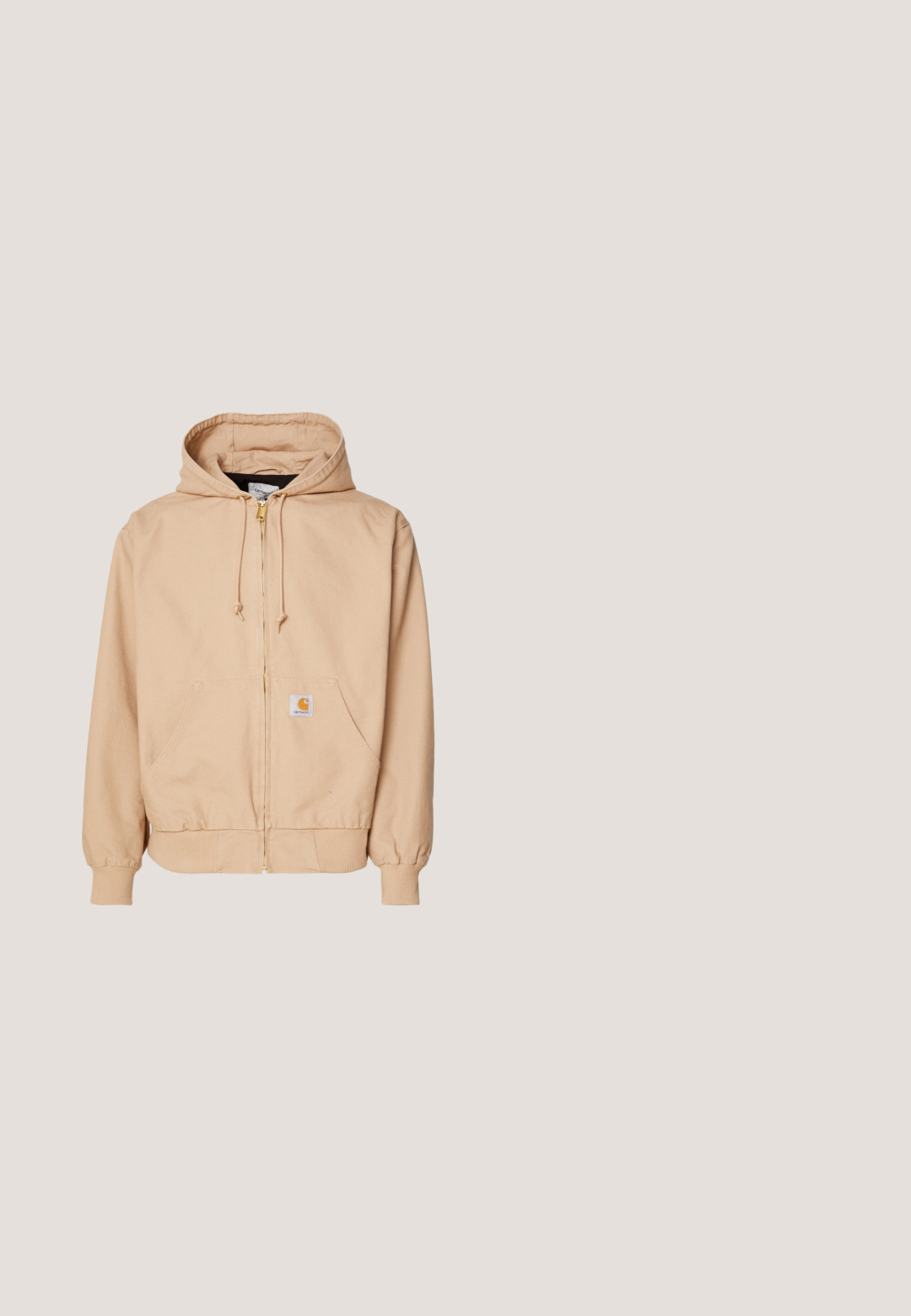 Beige Zip-Hoodie aus Baumwollmischung, mit einer Kordelzugkapuze, gerippten Bündchen, zwei Fronttaschen und einem Logopatch auf der linken Tasche.; Brauner Hoodie mit einer Fronttasche, der ein florales Design und einen Textgrafik aufweist. Hergestellt aus weichem Stoff mit lockerem Schnitt und gerippten Bündchen.; Graues, übergroßes T-Shirt aus Baumwolle. Auf der Rückseite befindet sich große weiße Schrift: "DROPSIZE" und ein Slogan darunter. Einfacher Rundhalsausschnitt.; Hellgrüne Cargoshorts mit mehreren Klapptaschen, Gürtelschlaufen, Knopfverschluss und verstellbaren Kordelzügen an den Beinöffnungen.; Hellgrauer und weißer Sportschuh mit Mesh- und Wildledereinsätzen, weißen Schnürsenkeln und einer dicken, gepolsterten Sohle, seitlich dargestellt.; Taktischer Rucksack in Tan mit mehreren Taschen, Gurtbändern, gepolstertem Mesh-Rücken, Reißverschlüssen und verstärkten Nähten für Langlebigkeit.