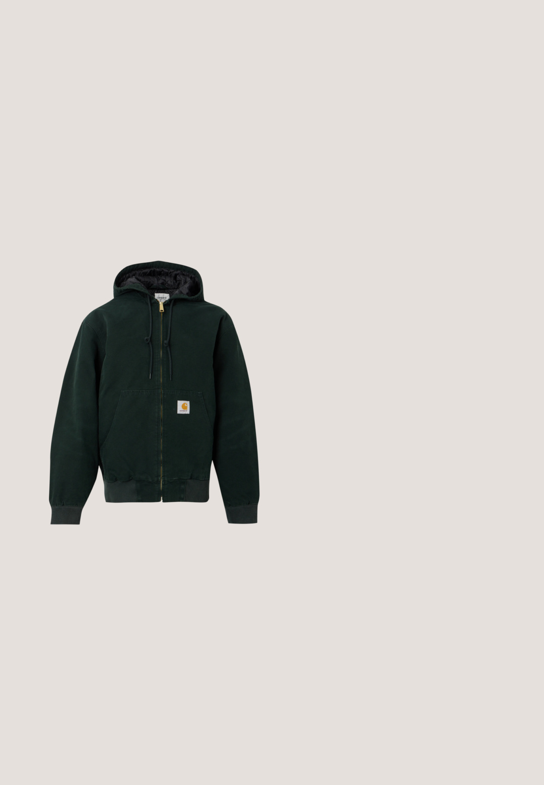 Donkergroene zip-up capuchonvest met trekkoorden, voorzakken, geribde boorden en een klein logo op de zak.; Roze sweatshirt met een ronde hals, lange mouwen, een zak aan de voorkant en geribbelde boorden en zoom. Voorzien van een klein logo-label.; Roze katoenen T-shirt met een klassieke ronde hals. Heeft een klein wit "obey" logo op de linkerborst. Korte mouwen en rechte onderkant.; Zwarte, wijde broekspijpen gemaakt van een zachte stof met plooien aan de voorkant, zijzakken en een contrasterende witte taillebandvoering.; Leren schoenen met een donkergroene body en een wijnrode bovenkant, een ronde neus, een beveiligde klep en een gestructureerde rubberen zool met groeven.; Zwarte Lacoste schoudertas met gebogen vorm, verstelbare riem en wit reliëf krokodillenlogo boven de merknaam aan de voorkant.