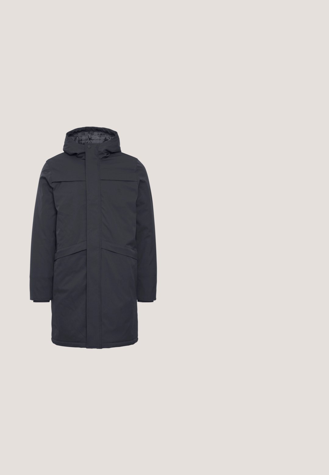 Donkergrijze gewatteerde parka met capuchon, voorzien van een rits aan de voorkant en een drukknoopsluiting. Heeft twee voorzakken en een eenvoudige, gladde textuur.; Donkergrijze gebreide cardigan met een hoge kraag, volledige ritssluiting aan de voorkant, geribbelde manchetten en zoom, met een klein leren accent near de onderkant.; INDICODE JEANS IDTONY - T-shirt basic - navy mix; Donkergrijze joggingsbroek van zachte stof, met een elastische tailleband en een trekkoord, en taps toelopende broekspijpen.; Low-top sneaker in beige en zwart met witte veters, getextureerde stof, suède details, gevleugeld embleem aan de zijkant en rubberen zool.; Donkergrijze geweven stoffen riem met een rechthoekige metalen gesp waarop "PME LEGEND" is gegraveerd, op een witte achtergrond.
